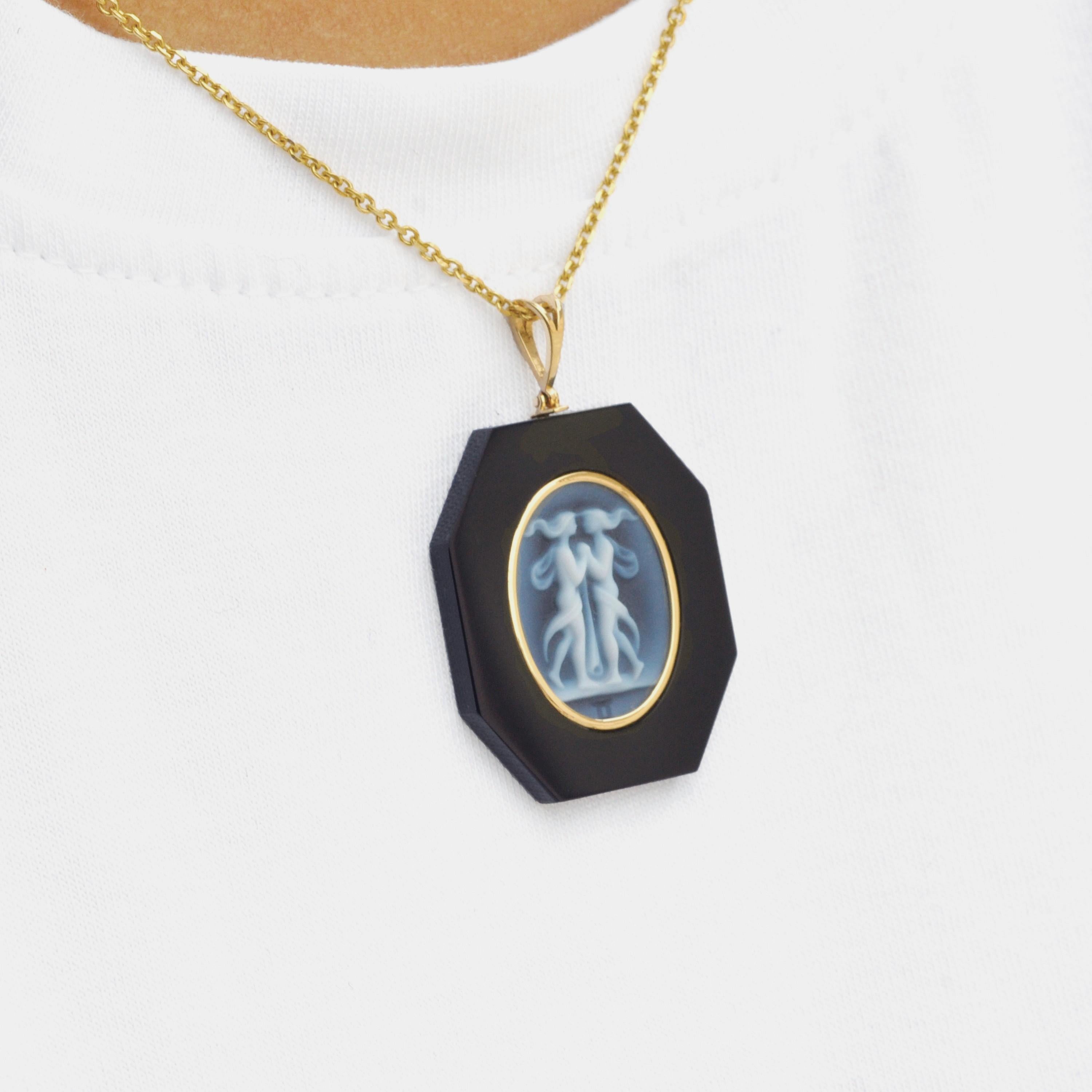 Mixed Cut 18 Karat Yellow Gold Gemini Zodiac Agate Cameo Black Onyx Pendant Necklace For Sale