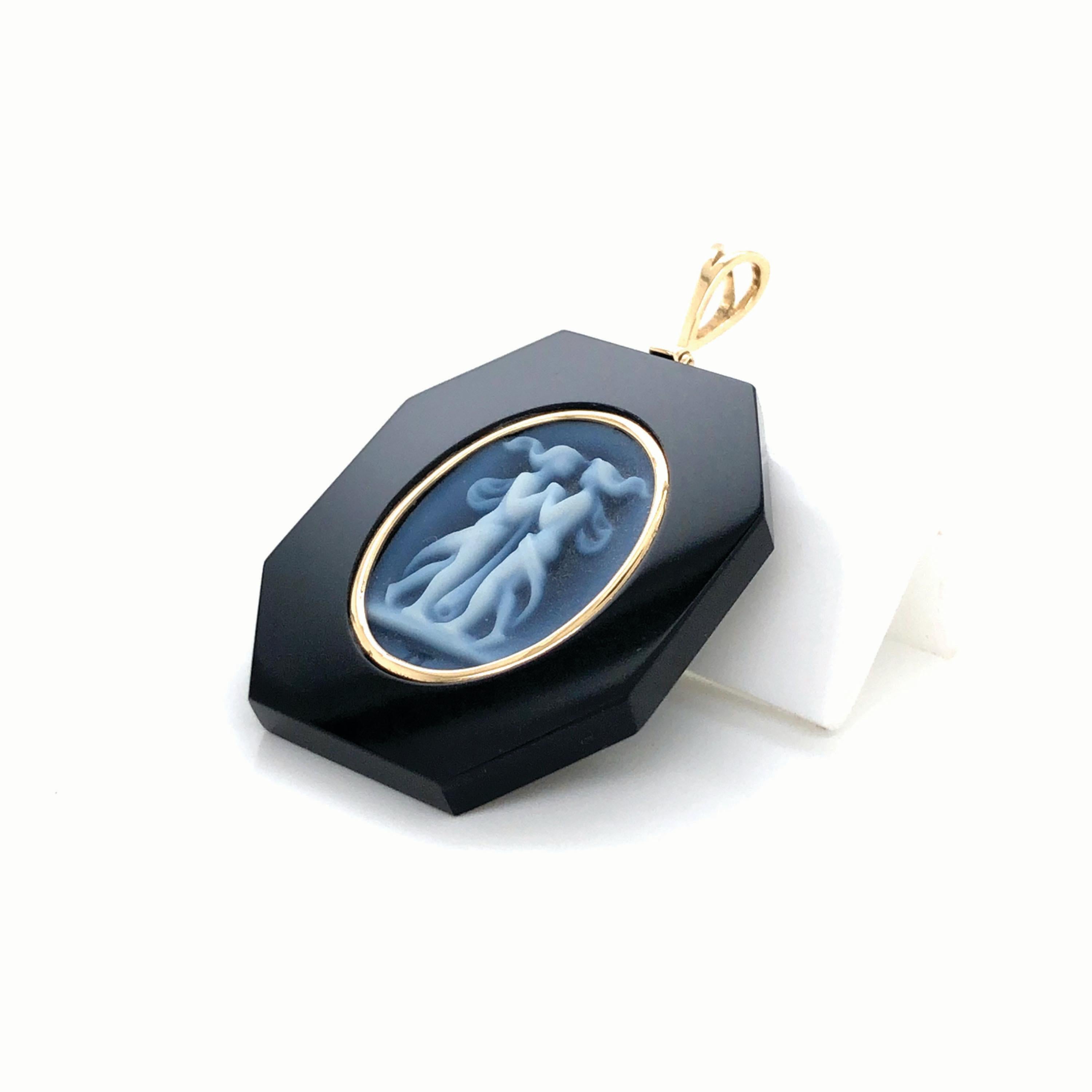 18 Karat Yellow Gold Gemini Zodiac Agate Cameo Black Onyx Pendant Necklace For Sale 3