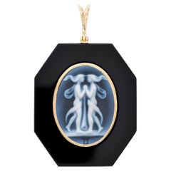 18 Karat Yellow Gold Gemini Zodiac Agate Cameo Black Onyx Pendant Necklace