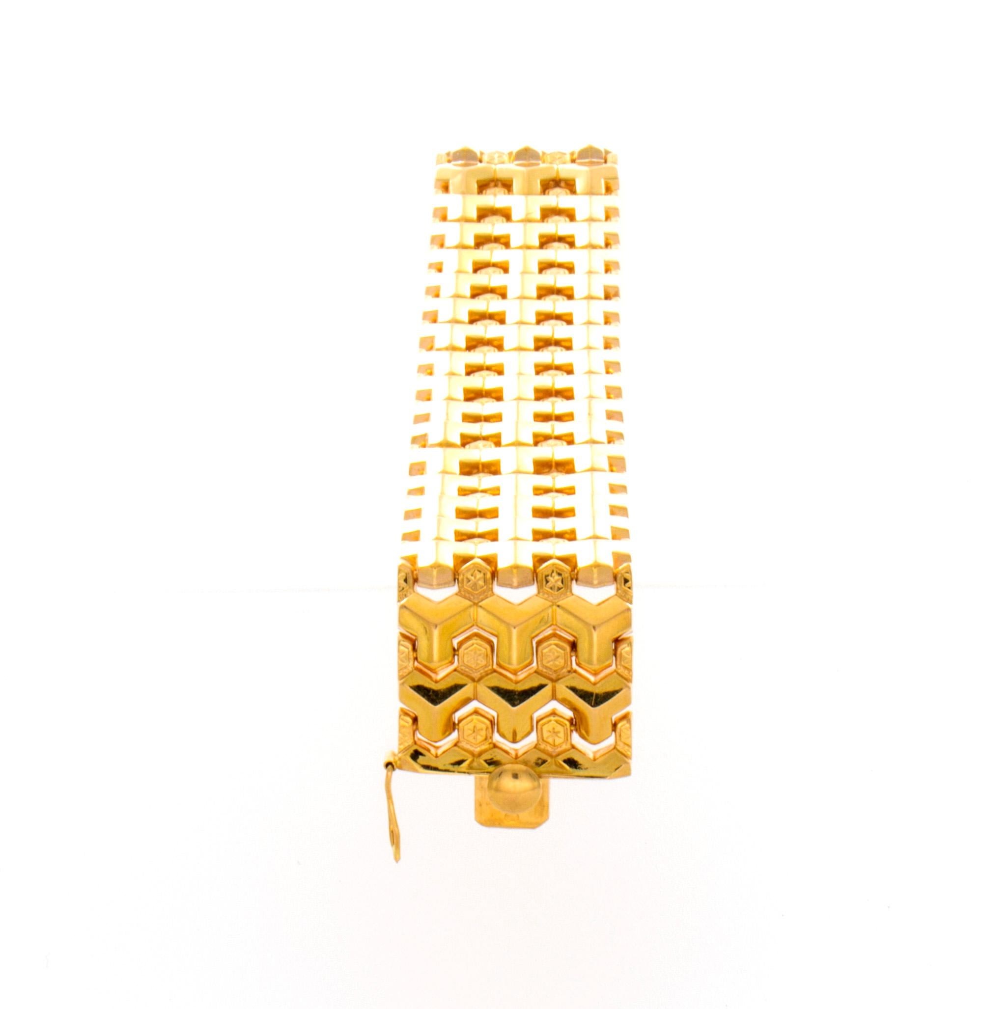 18 Karat Yellow Gold Geometric Link Bracelet In Good Condition For Sale In Mobile, AL
