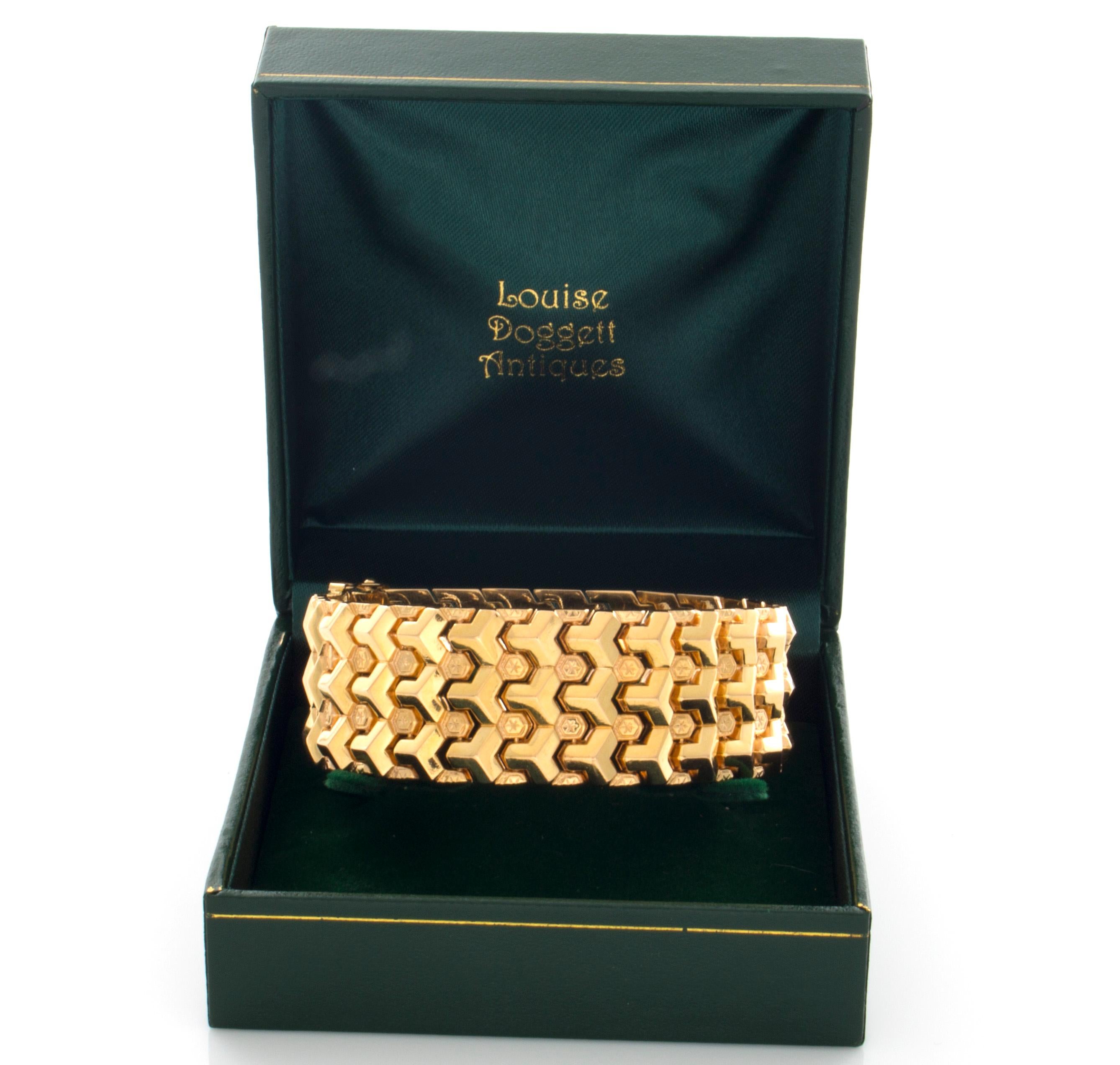 18 Karat Yellow Gold Geometric Link Bracelet For Sale 1