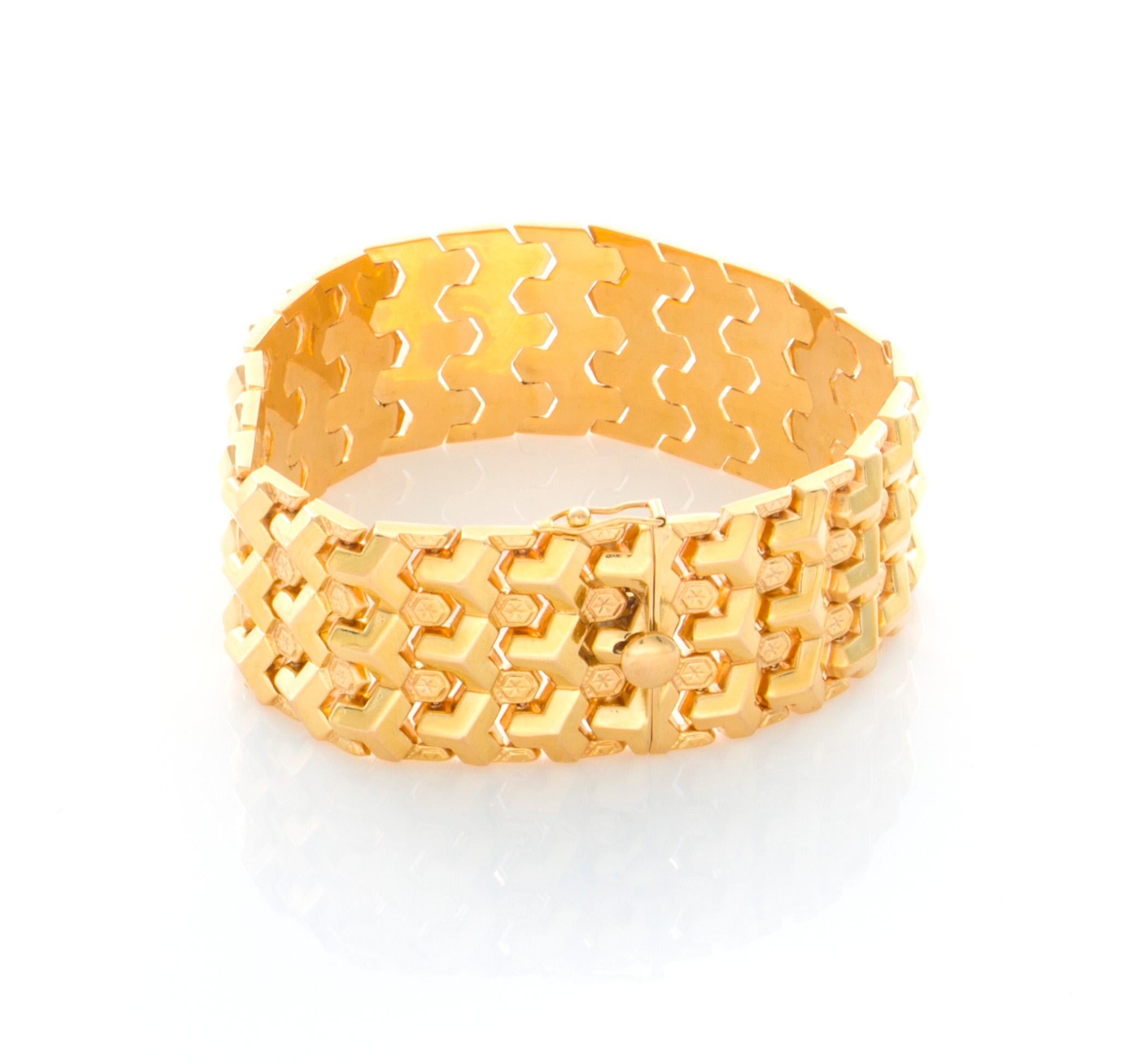 18 Karat Yellow Gold Geometric Link Bracelet For Sale 2
