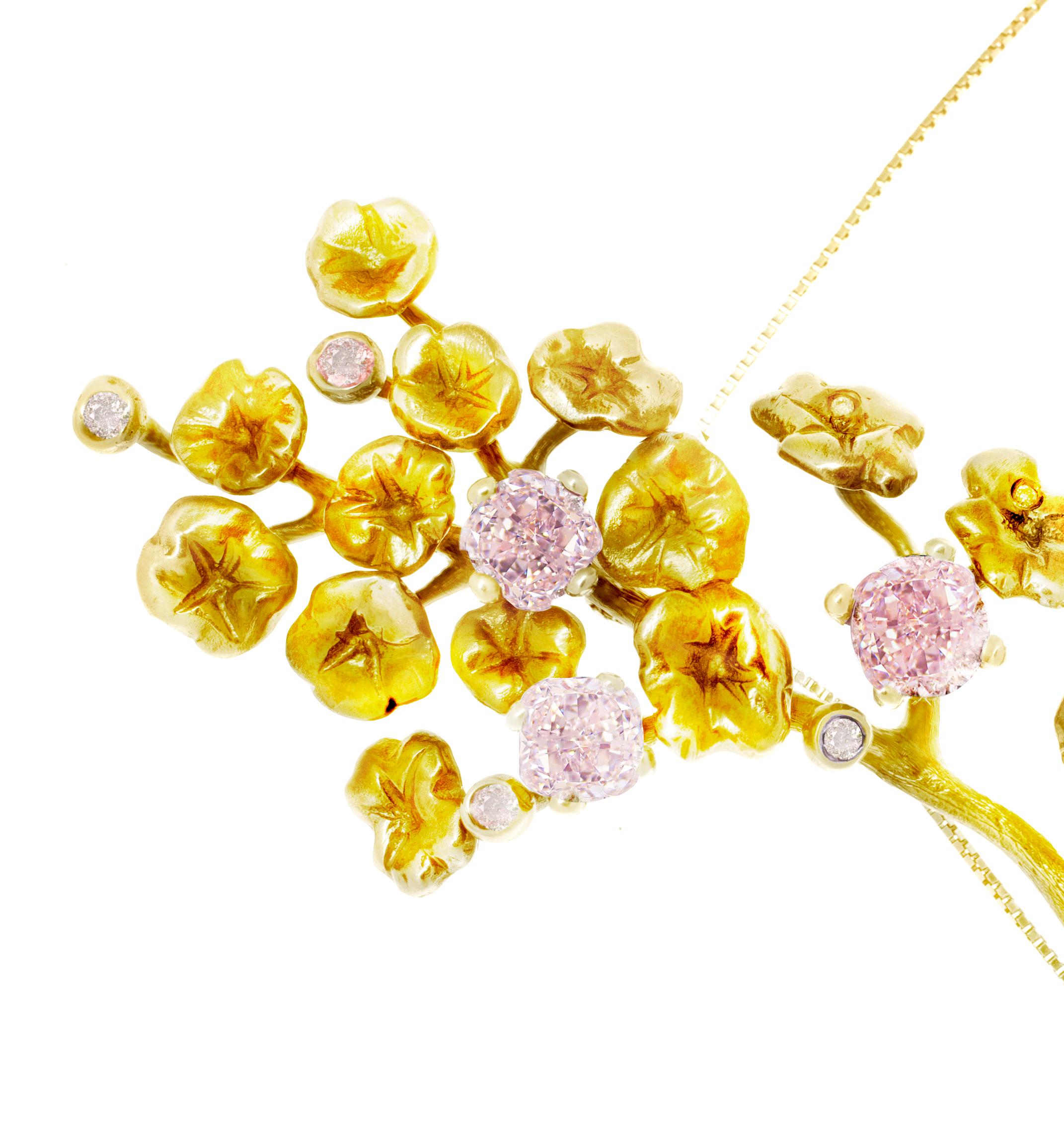 Women's or Men's Fancy Light Purplish Pink Diamonds Necklace in Yellow Gold For Sale