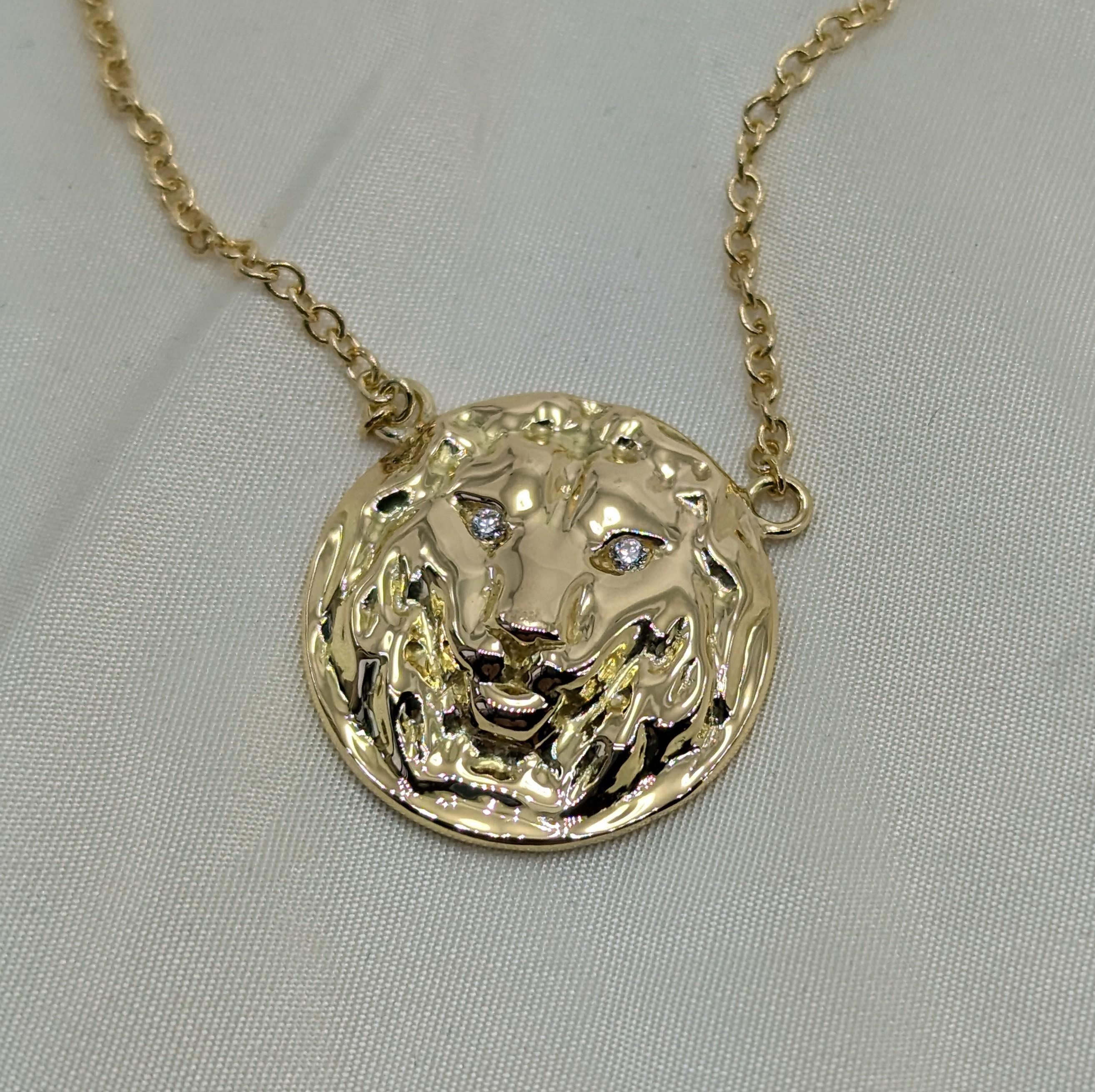 Round Cut 18 Karat Yellow Gold GIA Diamond Lion Men's Chain Pendant Necklace For Sale
