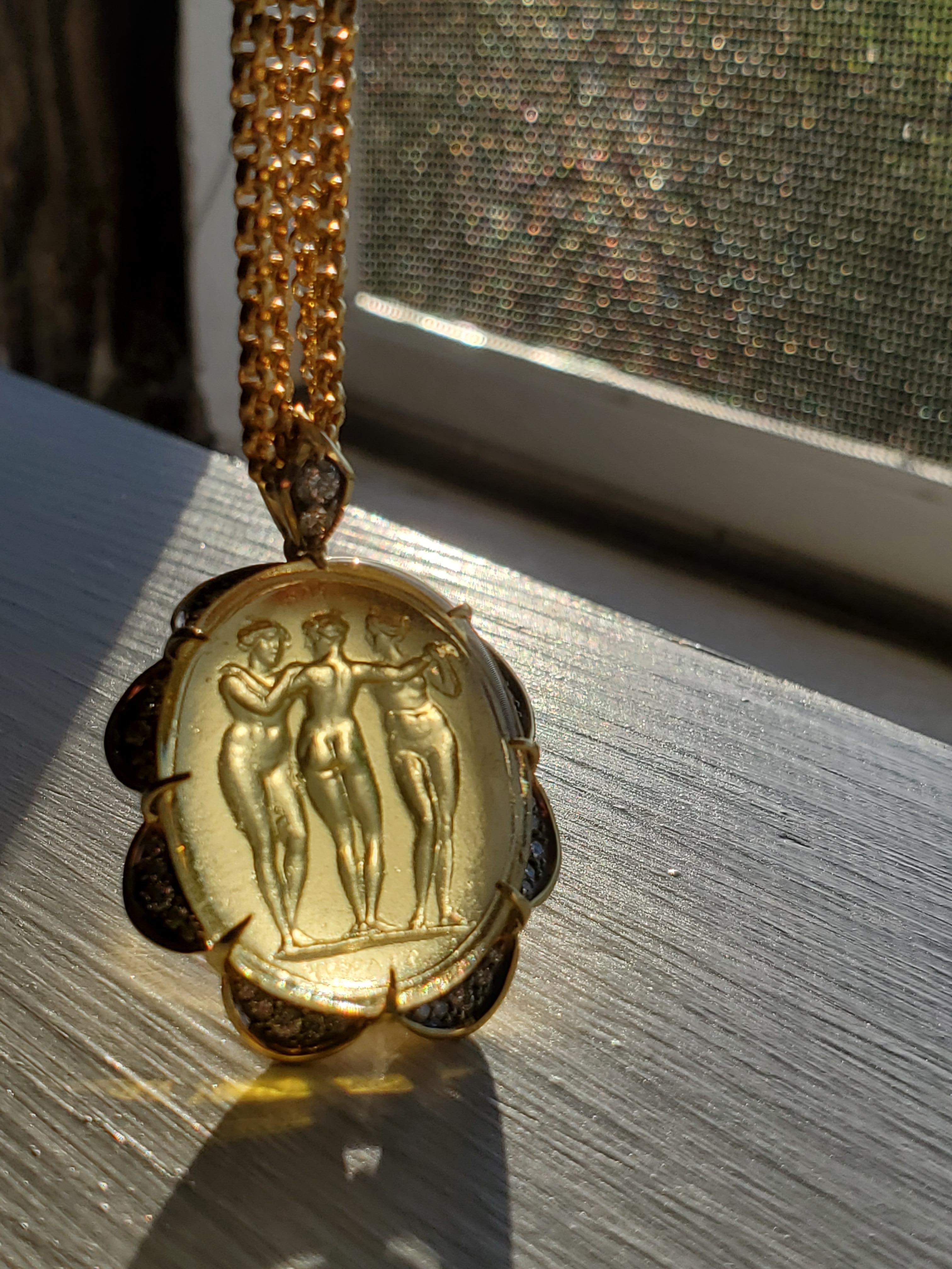 Pendentif ancien en intaille des Trois Grâces et diamants en vente 2