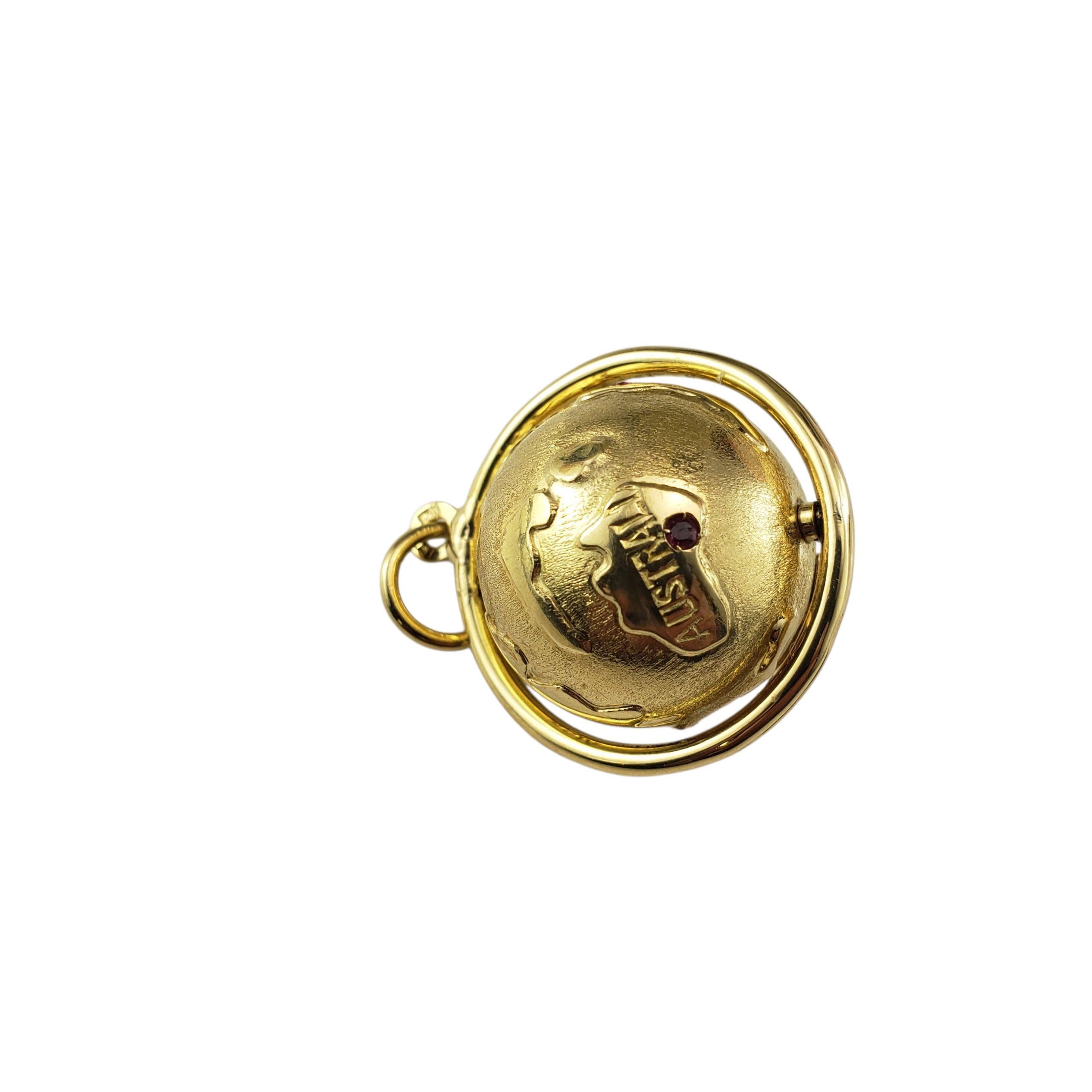 Charm Globe en or jaune 18 carats #22905 Pour femmes en vente