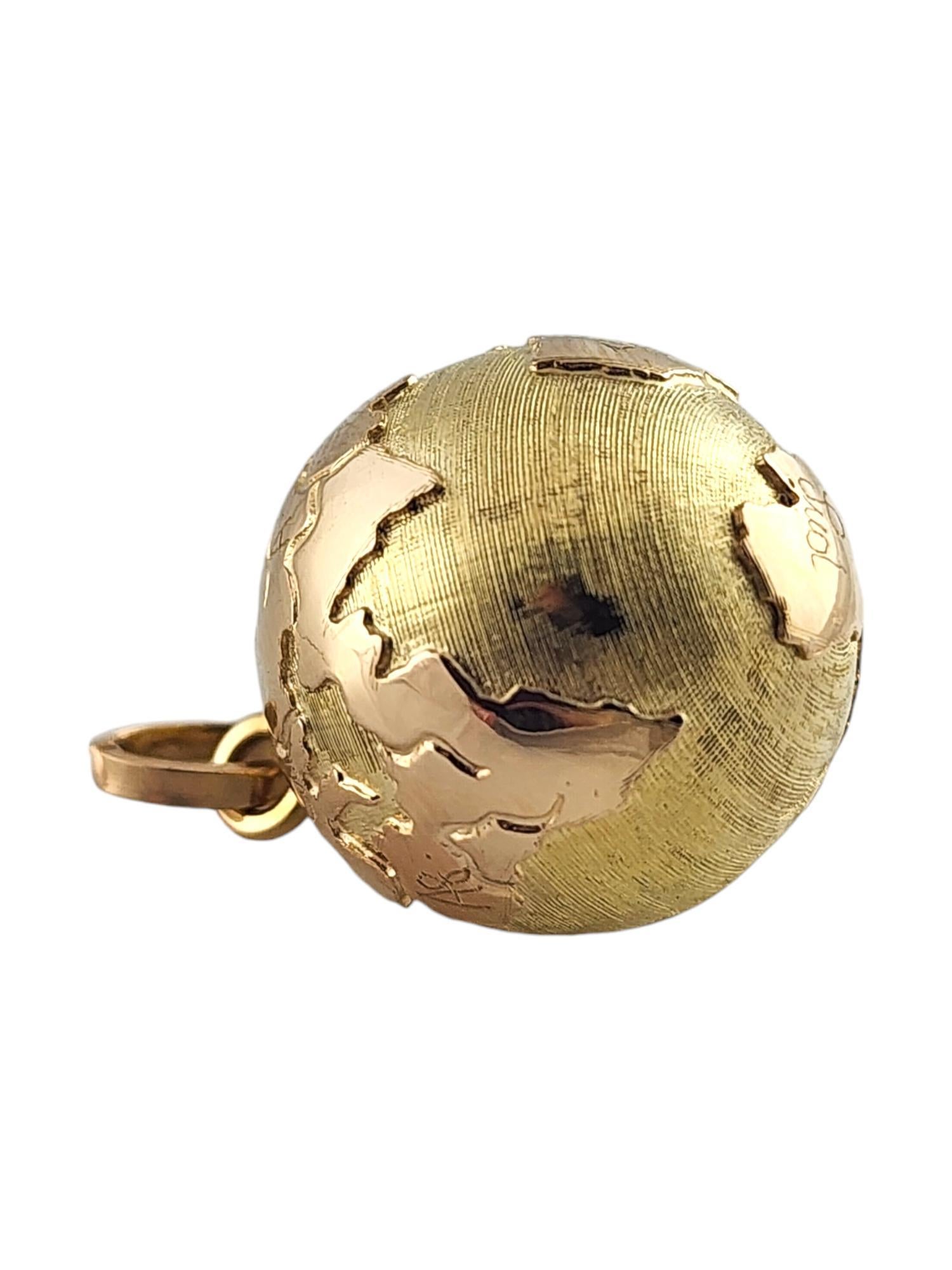Pendentif breloque globe en or jaune 18 carats #19251 Bon état - En vente à Washington Depot, CT