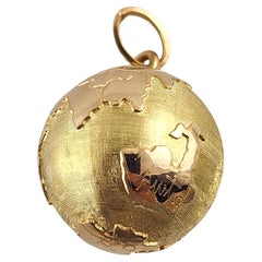 18 Karat Yellow Gold Globe Charm Pendant #19251