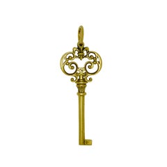 18k Yellow Gold Ornate Antique Style Key Charm Pendant Necklace (18" / 45cm)