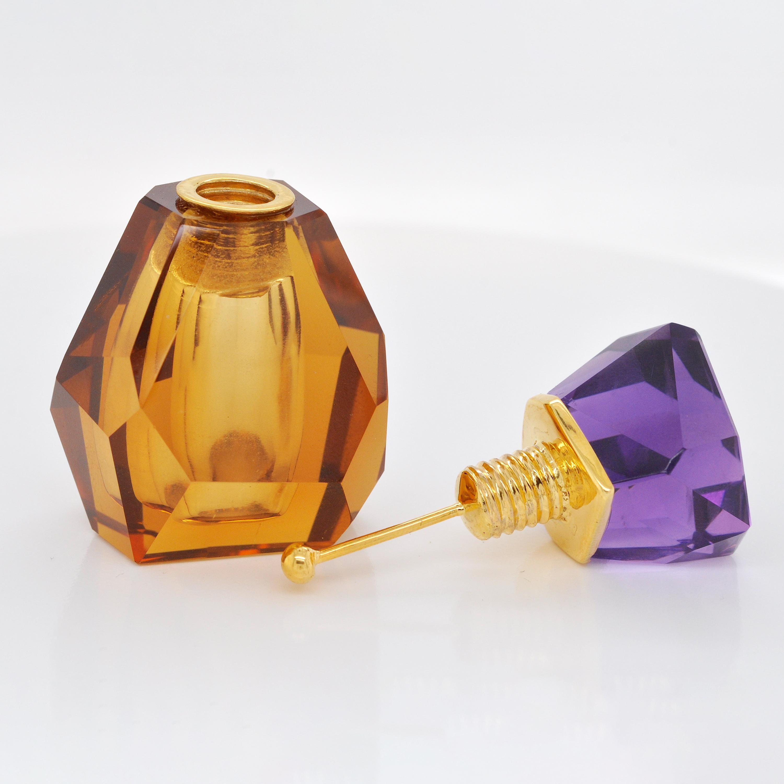 Enter a world where elegance and convenience converge in our exceptional perfume bottle.

Picture the shimmering glow of abstract faceted golden quartz at the bottle's base, radiating a golden warmth that whispers of timeless charm and