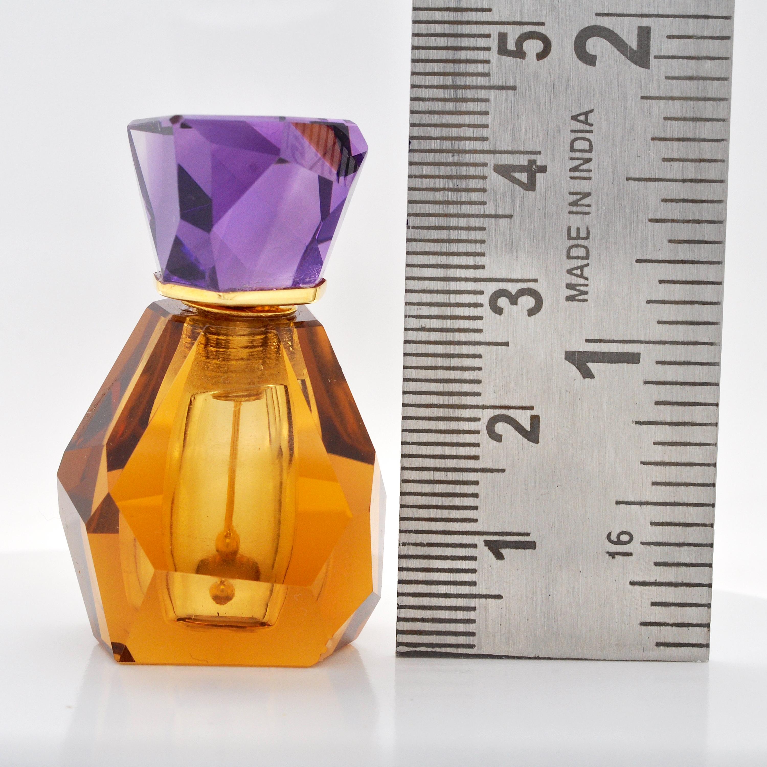 Contemporain Magnifique flacon de parfum facetté en or jaune 18 carats, quartz doré et améthyste  en vente