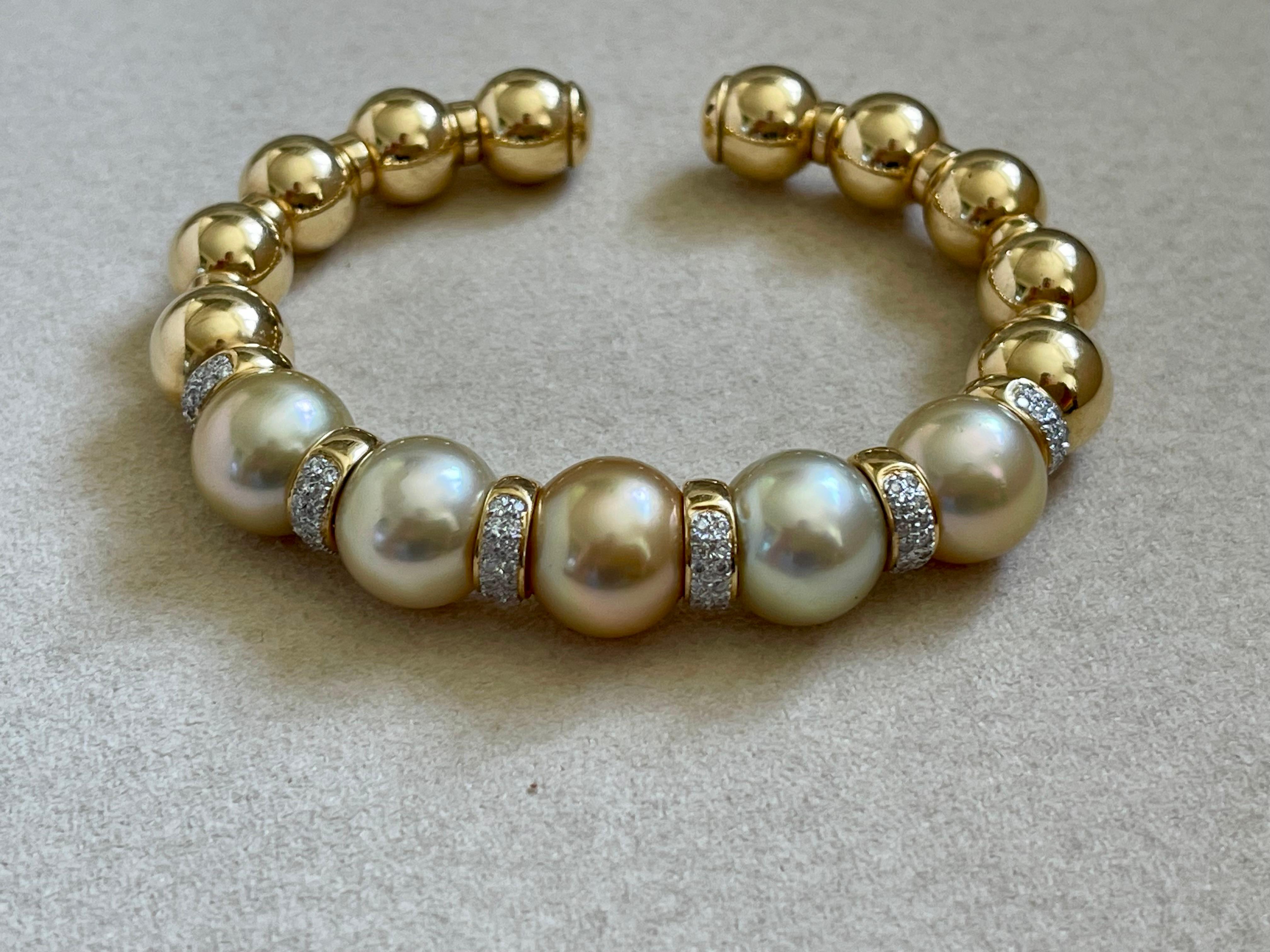 Bracelet / bracelet jonc en or jaune 18 carats avec perles des mers du Sud dorées et diamants en vente 8