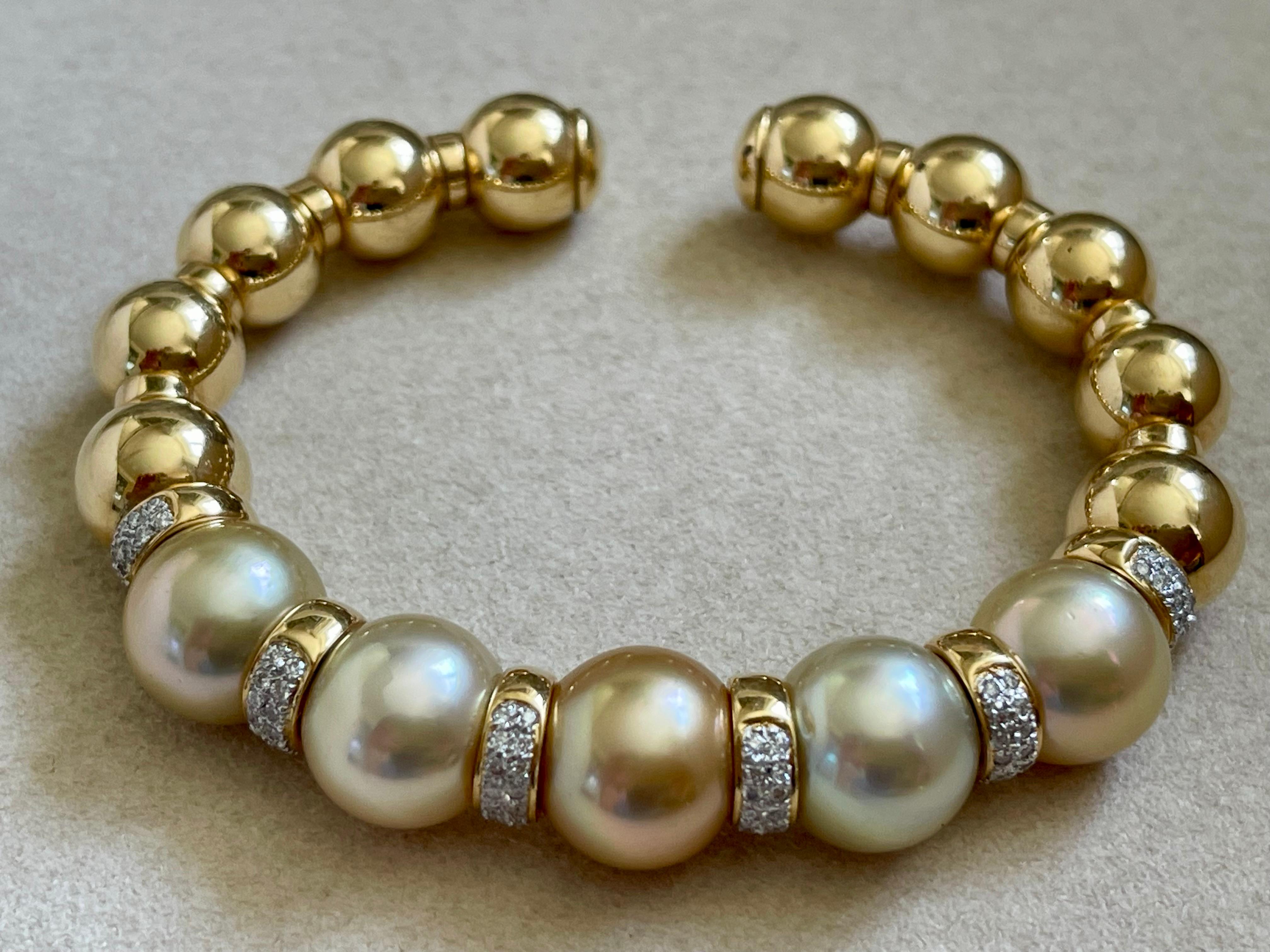 Bracelet / bracelet jonc en or jaune 18 carats avec perles des mers du Sud dorées et diamants en vente 10