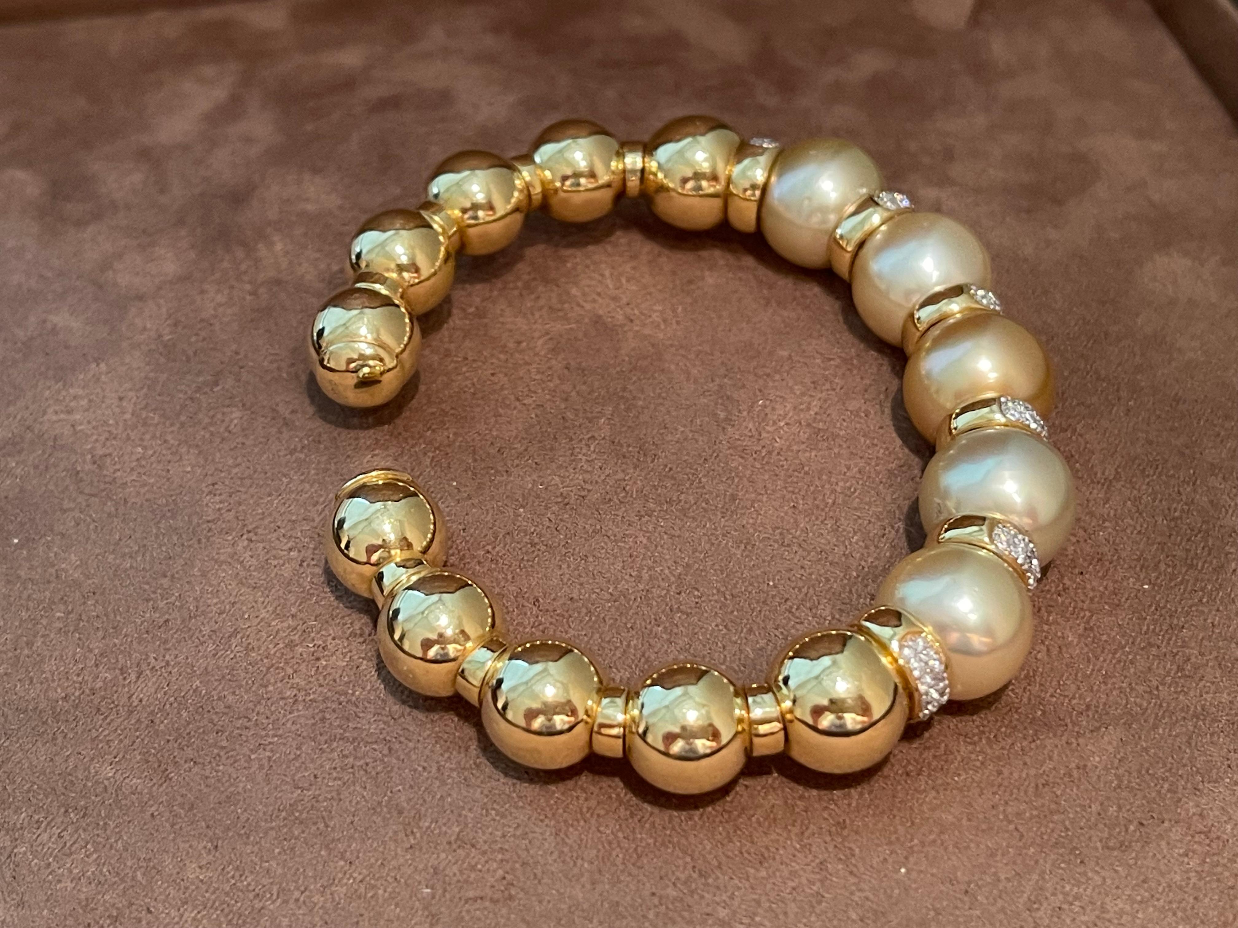 Bracelet / bracelet jonc en or jaune 18 carats avec perles des mers du Sud dorées et diamants Neuf - En vente à Zurich, Zollstrasse