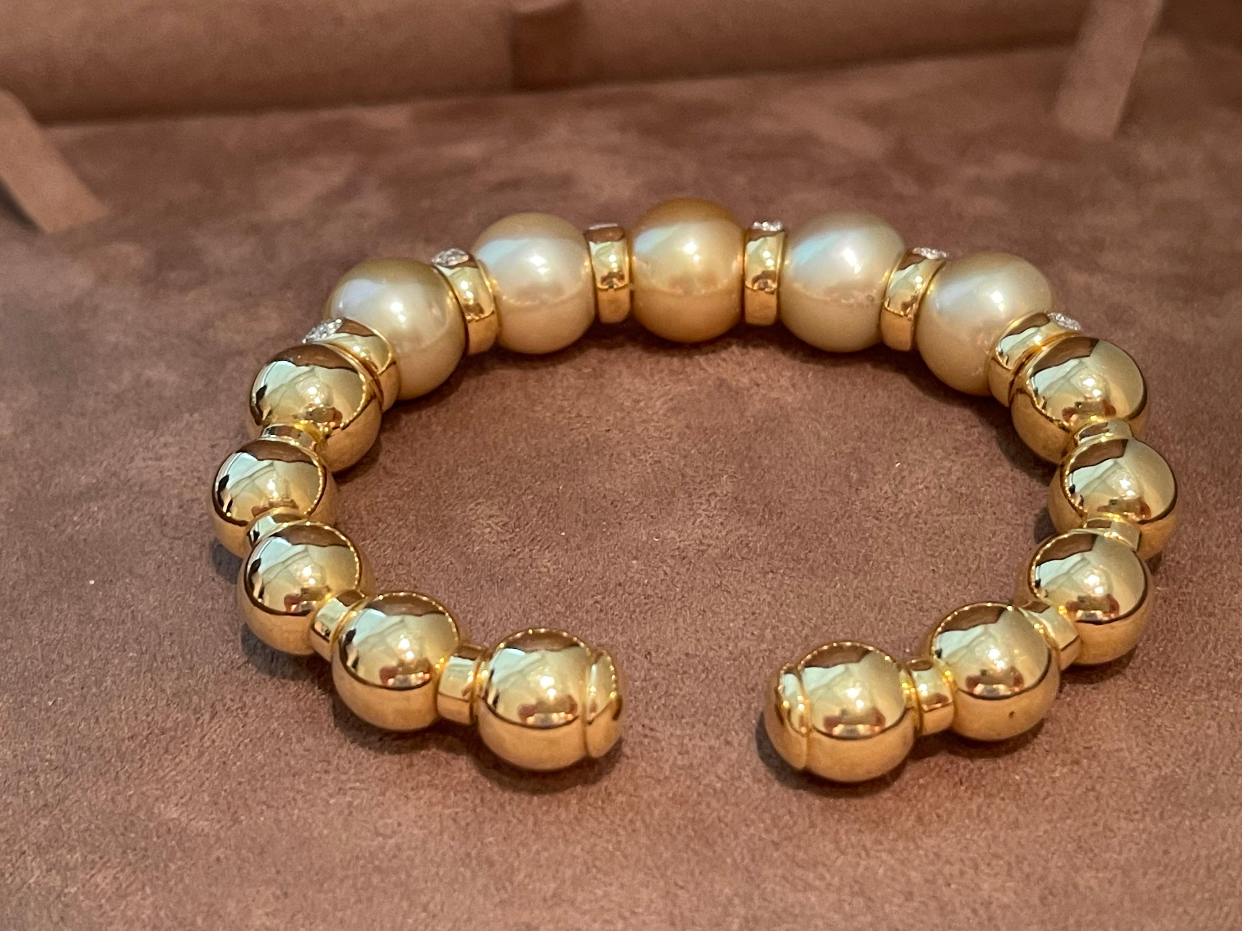Bracelet / bracelet jonc en or jaune 18 carats avec perles des mers du Sud dorées et diamants Pour femmes en vente