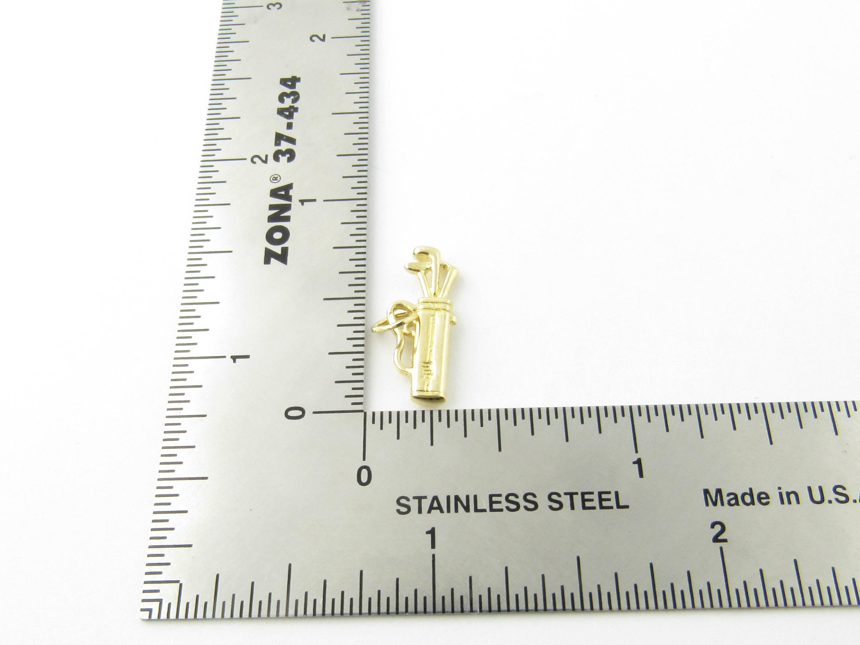 18 Karat Yellow Gold Golf Clubs Charm In Good Condition In Washington Depot, CT