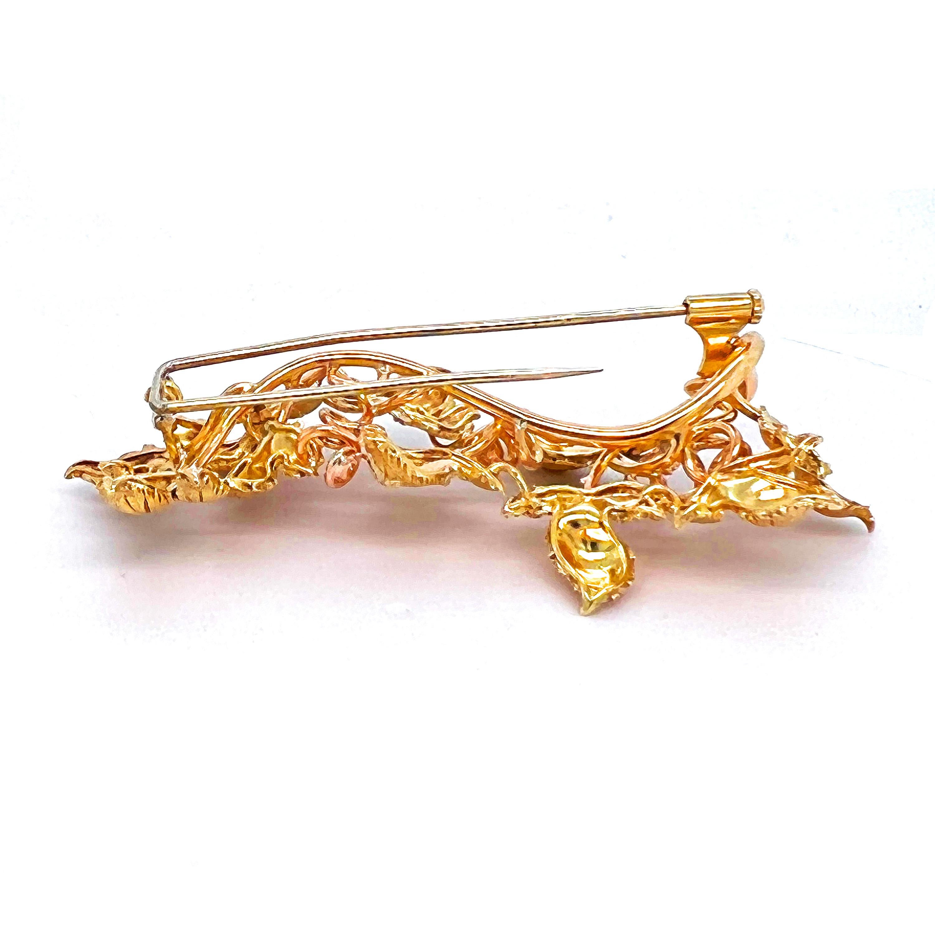 18 Karat Yellow Gold Grape Vine Floral Motif Brooch Pin Matte Finish

Solid 18k gold with incredible detail on each of the maple tree leaves. The finishing is a brushed-matte finish. 

Brooch measures just about 2.70 inches in length. 