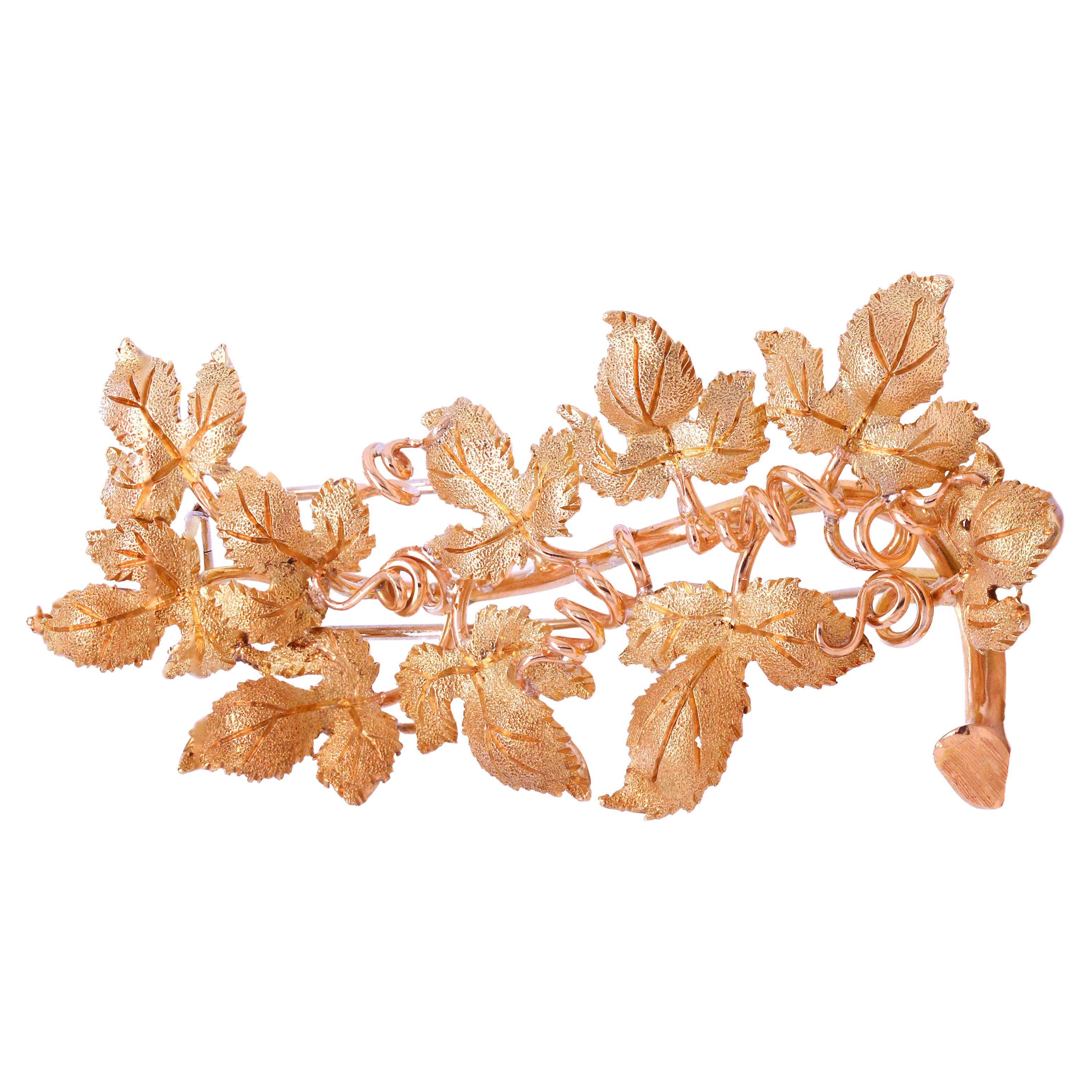 18 Karat Gelbgold Traubenwein Blumenmotiv Brosche Anstecknadel Matte Oberfläche