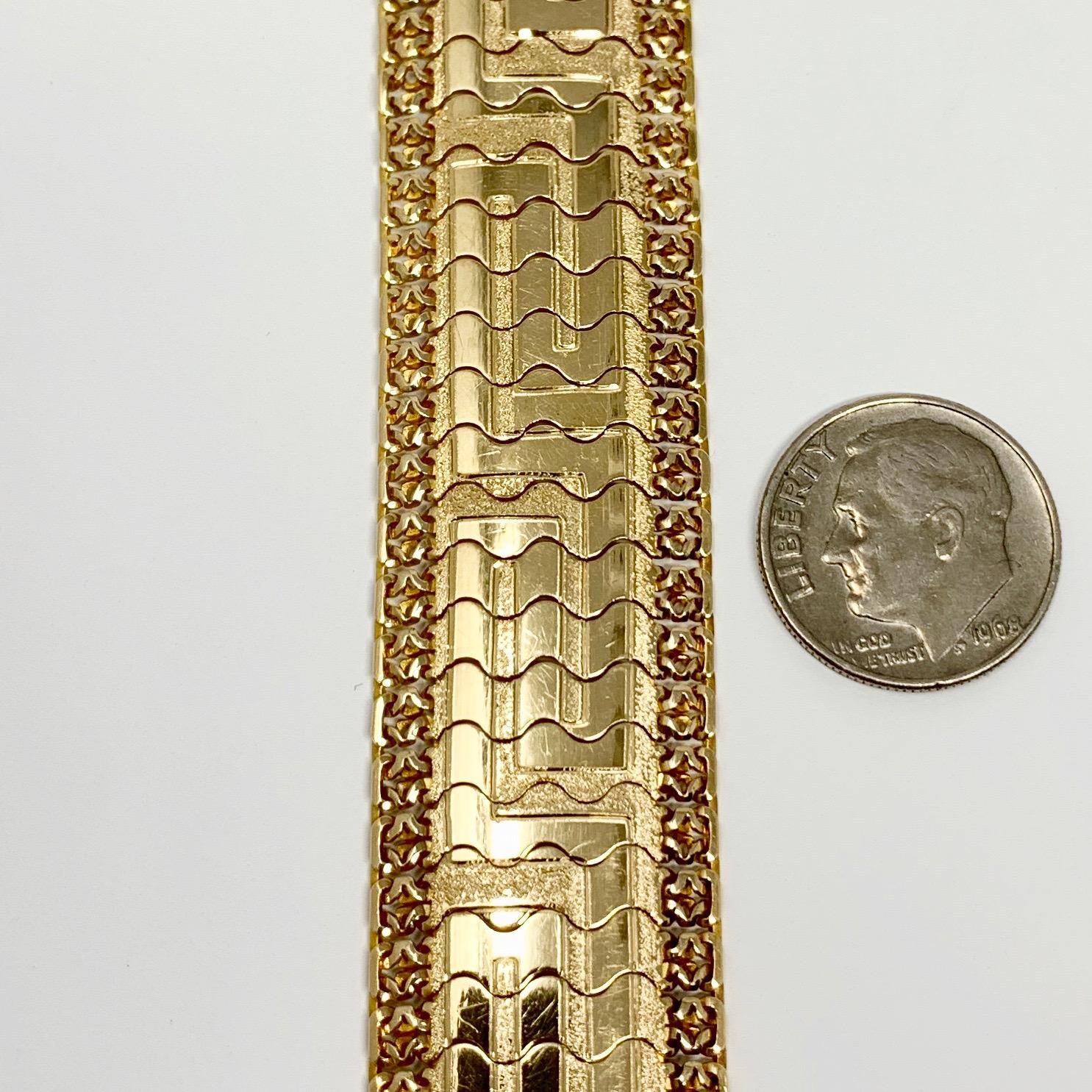 18 Karat Yellow Gold Greek Key Link Design Fancy Bracelet In Good Condition In Guilford, CT