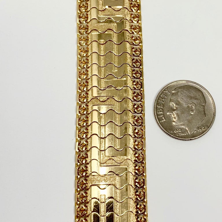 18 Karat Yellow Gold Greek Key Link Design Fancy Bracelet In Good Condition In Brandford, CT