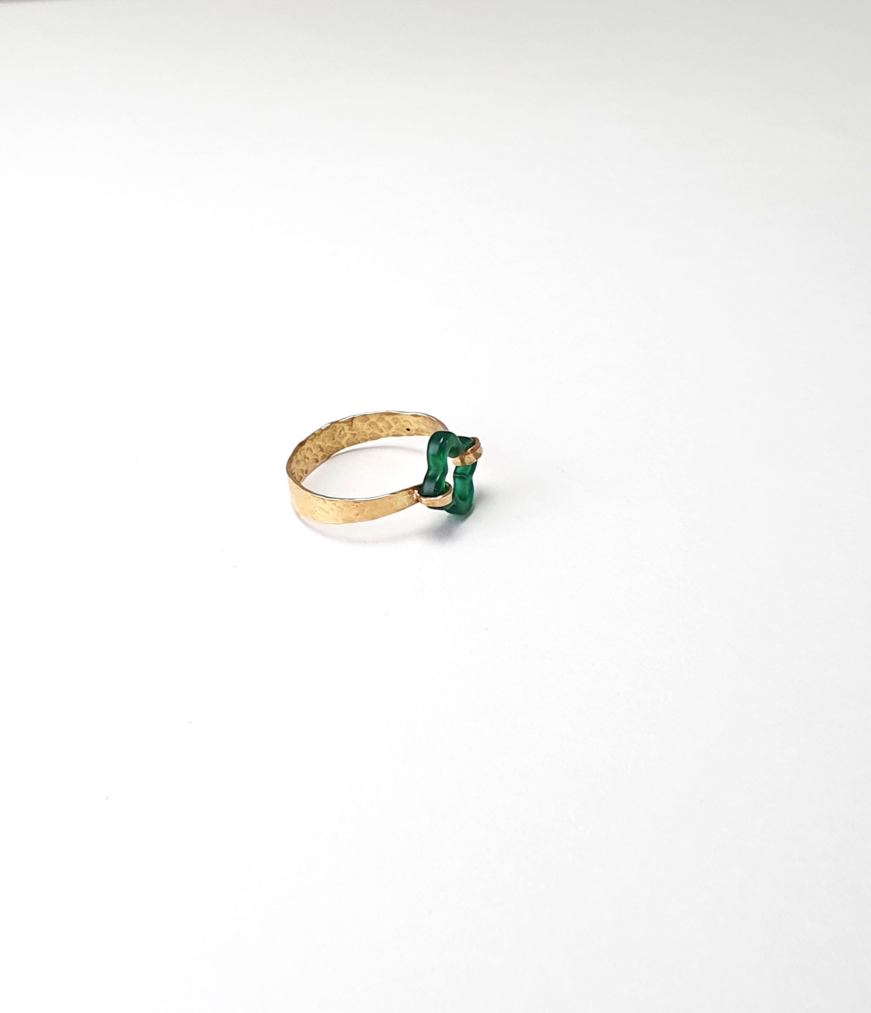 Women's 18 Karat Yellow Gold Green Agate Ring For Sale