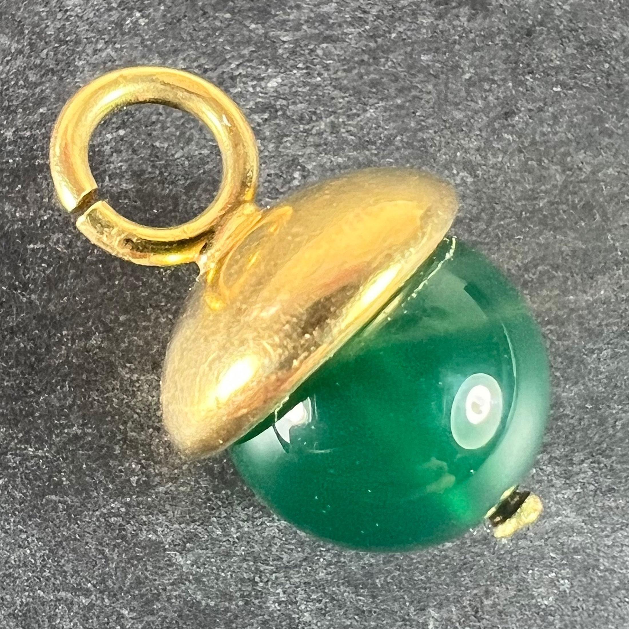 Pendentif sphère en agate verte en or jaune 18 carats Bon état - En vente à London, GB