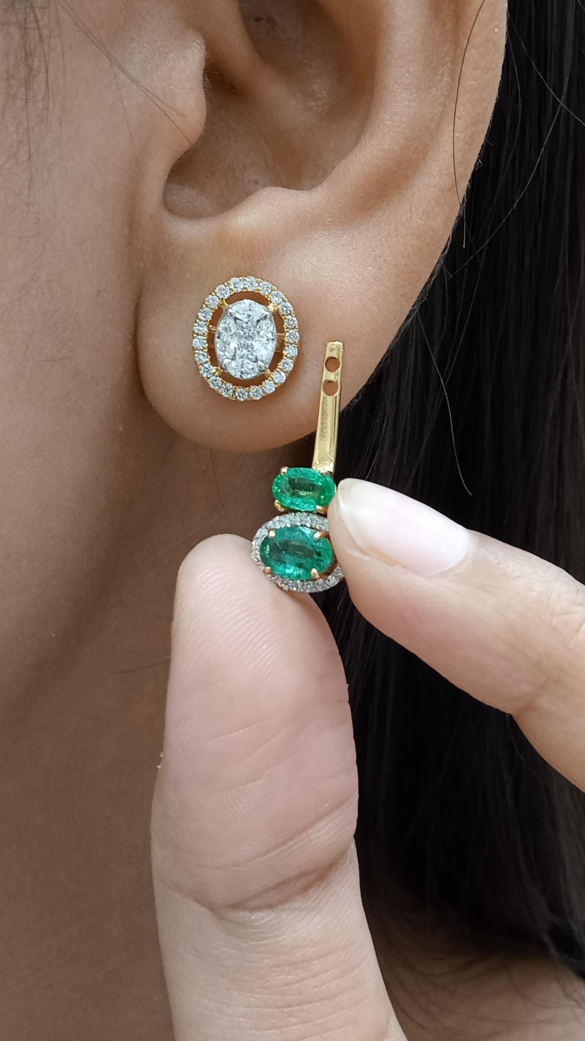Contemporary 18 Karat Yellow Gold Green Emerald White Diamond Stud Earrings For Sale