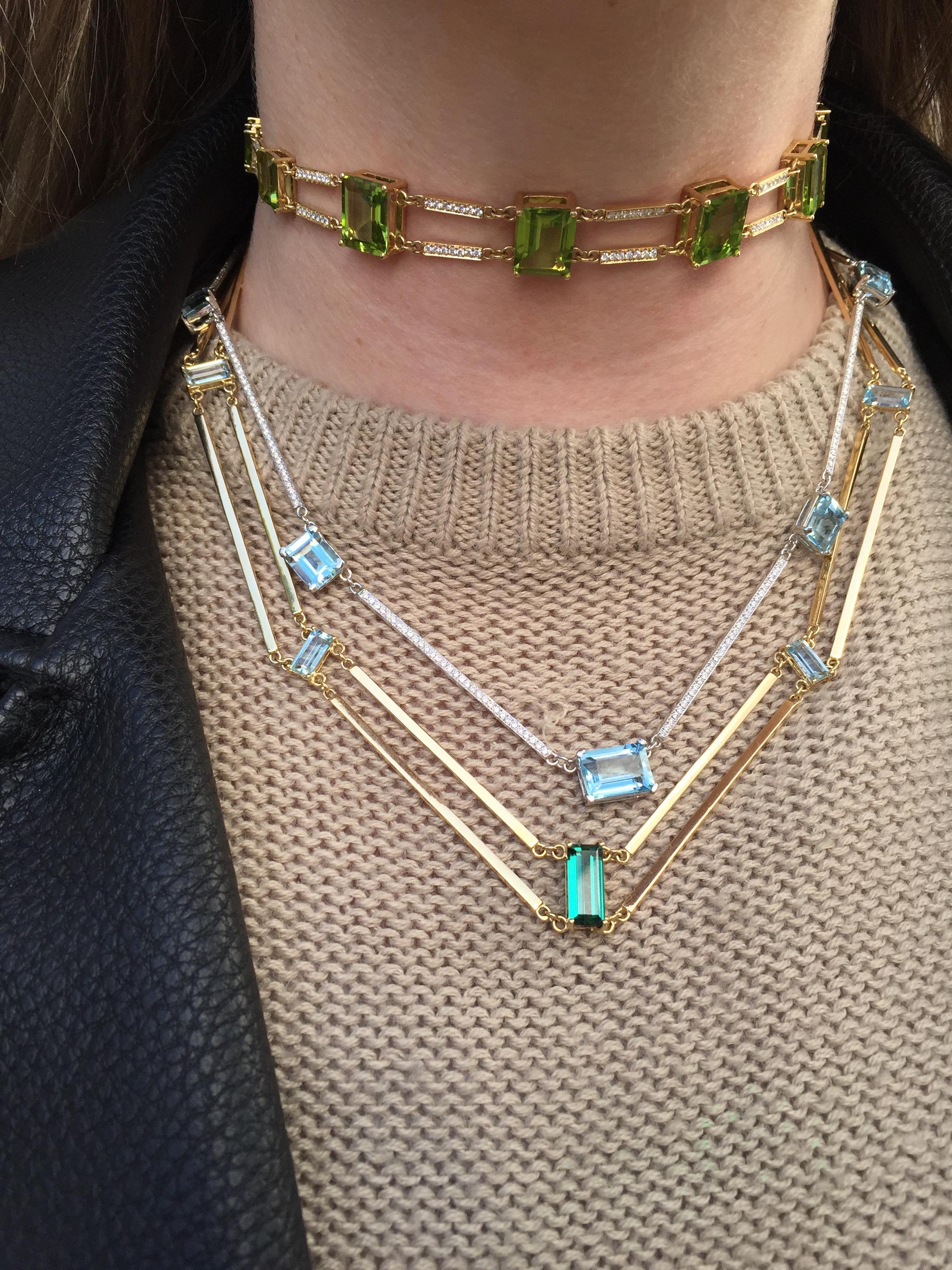 Contemporary 18 Karat Yellow Gold Green Tourmaline and Aquamarine Bar Necklace