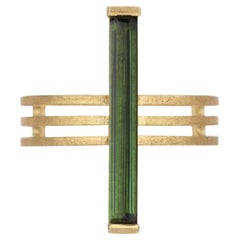 18 Karat Yellow Gold Green Tourmaline Arc Ring 18 Karat Yellow Gold Green Tourmaline Arc Ring