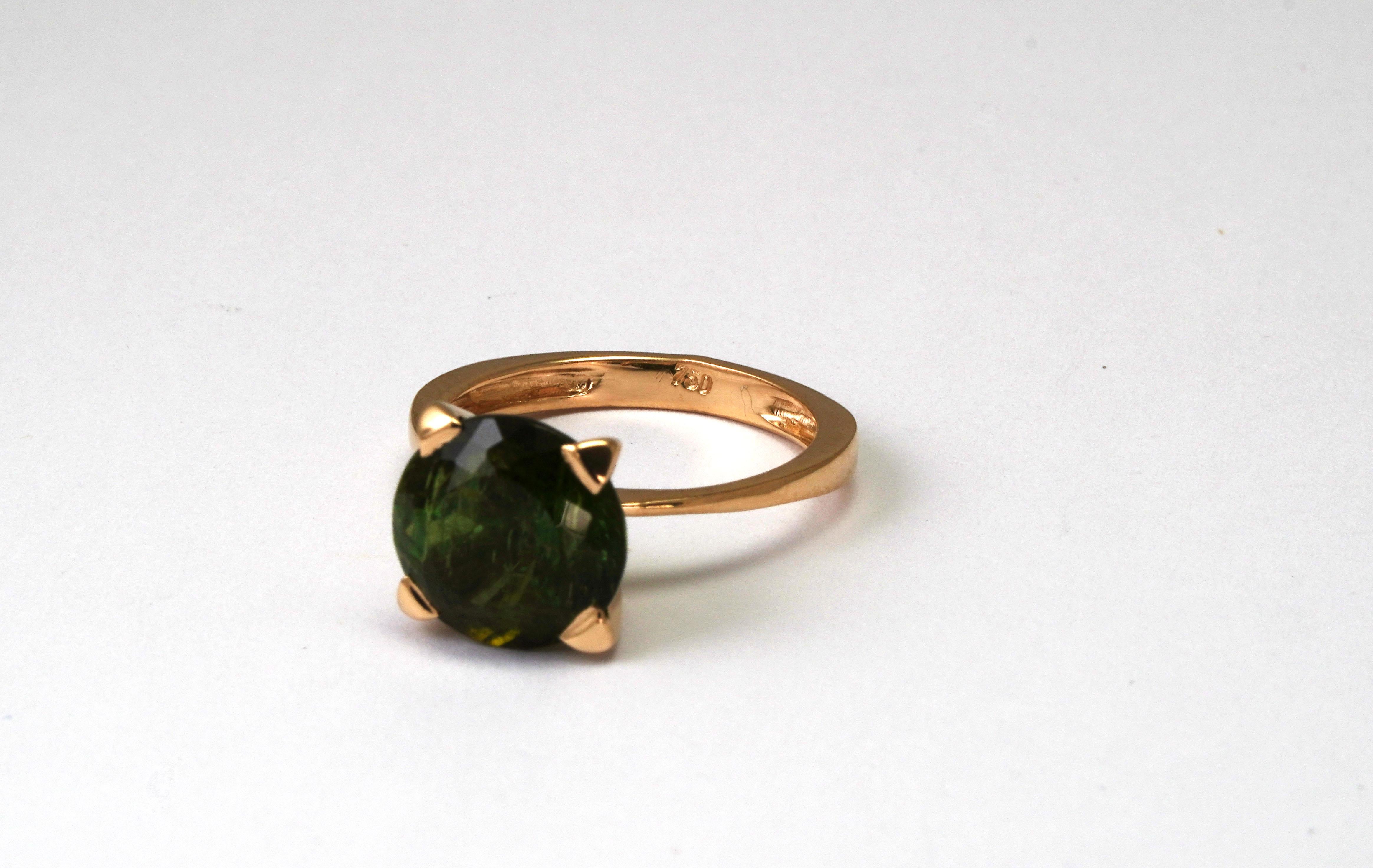 Modern 18 Karat Yellow Gold Green Tourmaline Ring For Sale