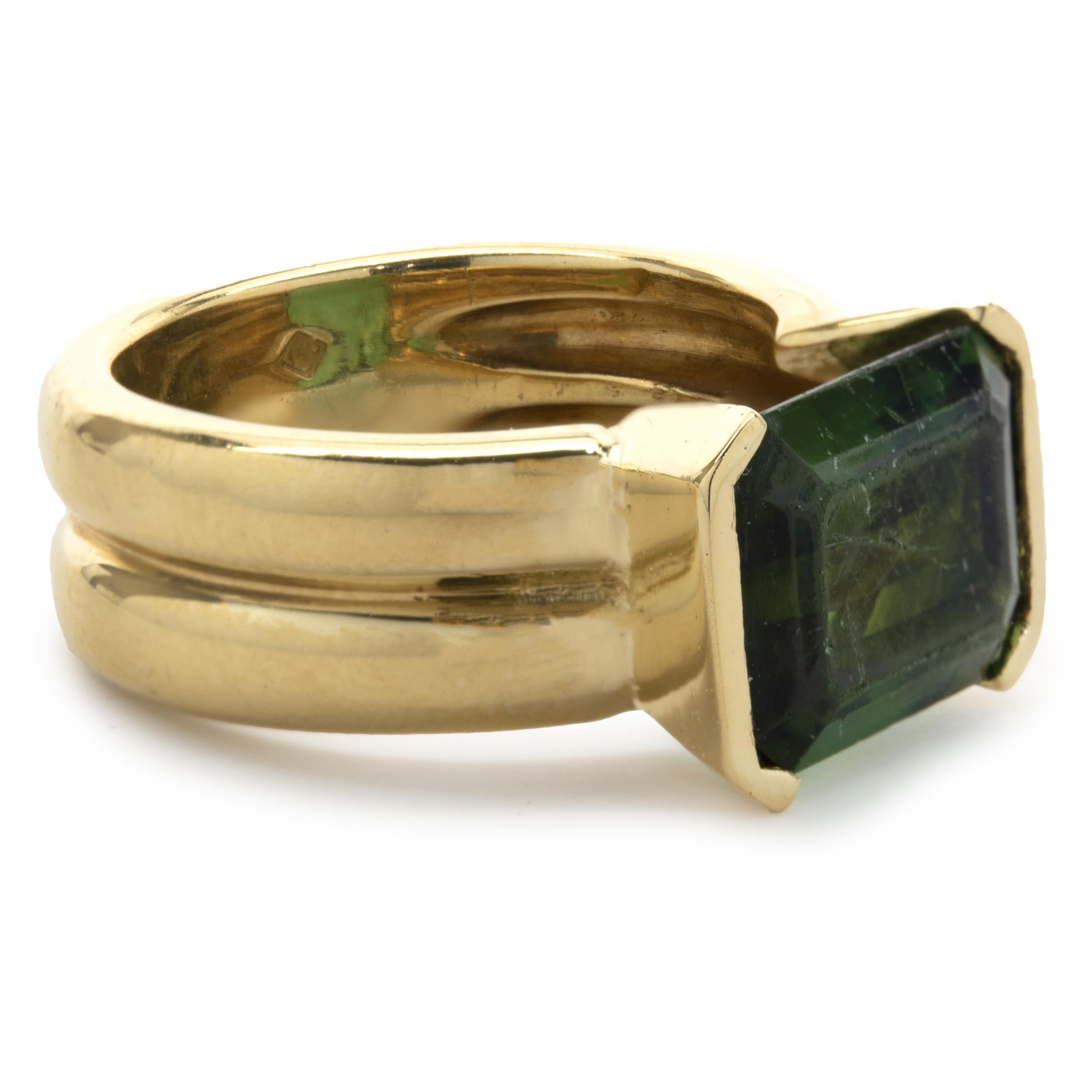 18 Karat Gelbgold Ring mit grünem Turmalin (Smaragdschliff) im Angebot