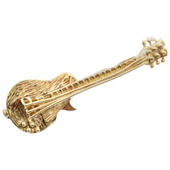 18 Karat Yellow Gold Guitar Pin / Pendant