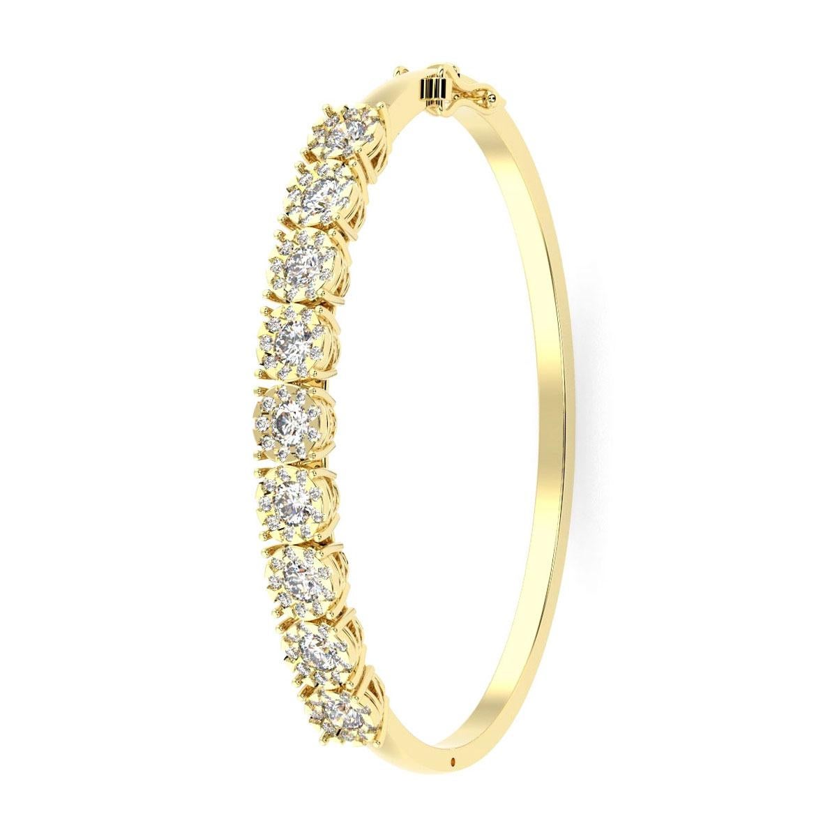 Taille ronde Bracelet jonc en or jaune 18 carats avec halo de diamants de 3 1/4 carats en vente