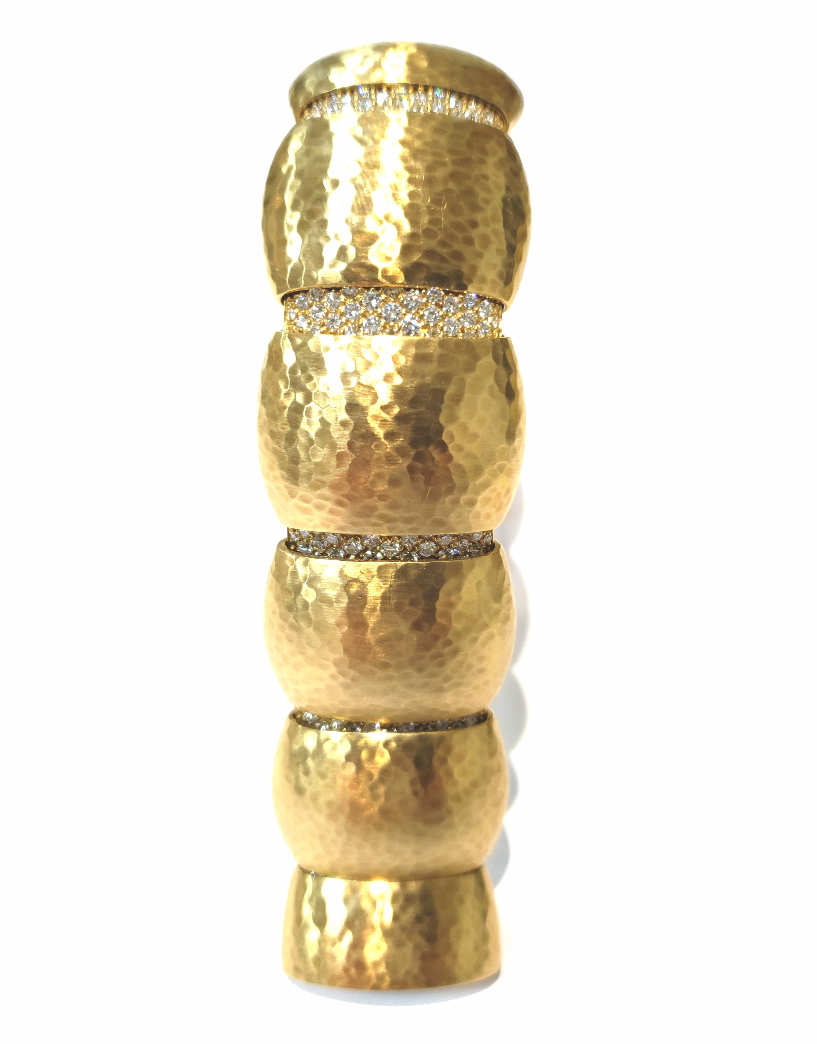 Contemporary 18 Karat Yellow Gold Hammered Bangle Bracelet with Pavé Diamonds 4.14 Carat For Sale