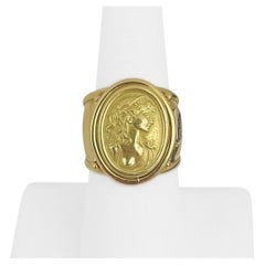 Zigarrenring aus 18 Karat Gelbgold mit gehämmertem Kamee, Italien