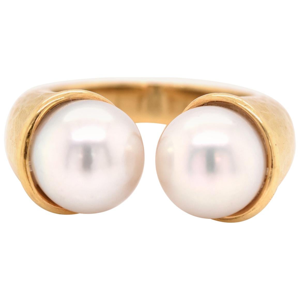 18 Karat Yellow Gold Hammered Cultured Pearl Ring For Sale