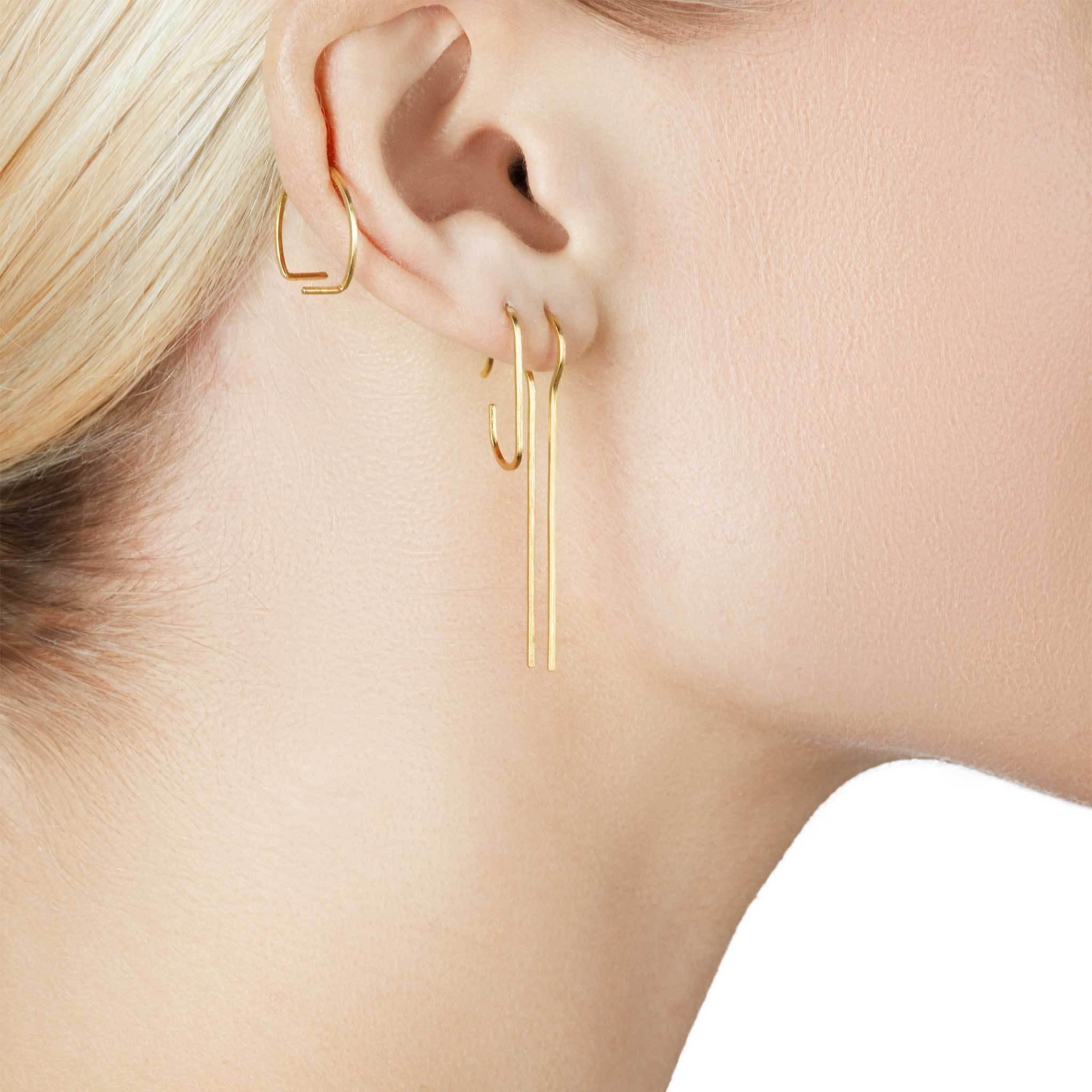 Artisan 18-Karat Yellow Gold hammered Line Swing Fine Earrings For Sale