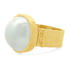 18 Karat Yellow Gold Hammered Mabe Pearl Ring
