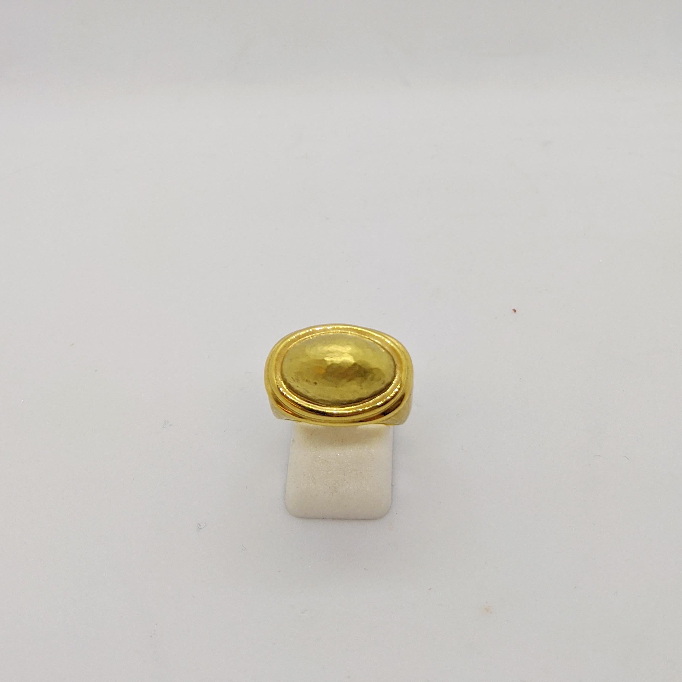 18 karat yellow gold ring designed with a beautiful hammered matte finish. The oval dome measures approximately 20 mm across and 14 mm length.
Ring size 7
Sizing options are available
Stamped 18K 750 Italy