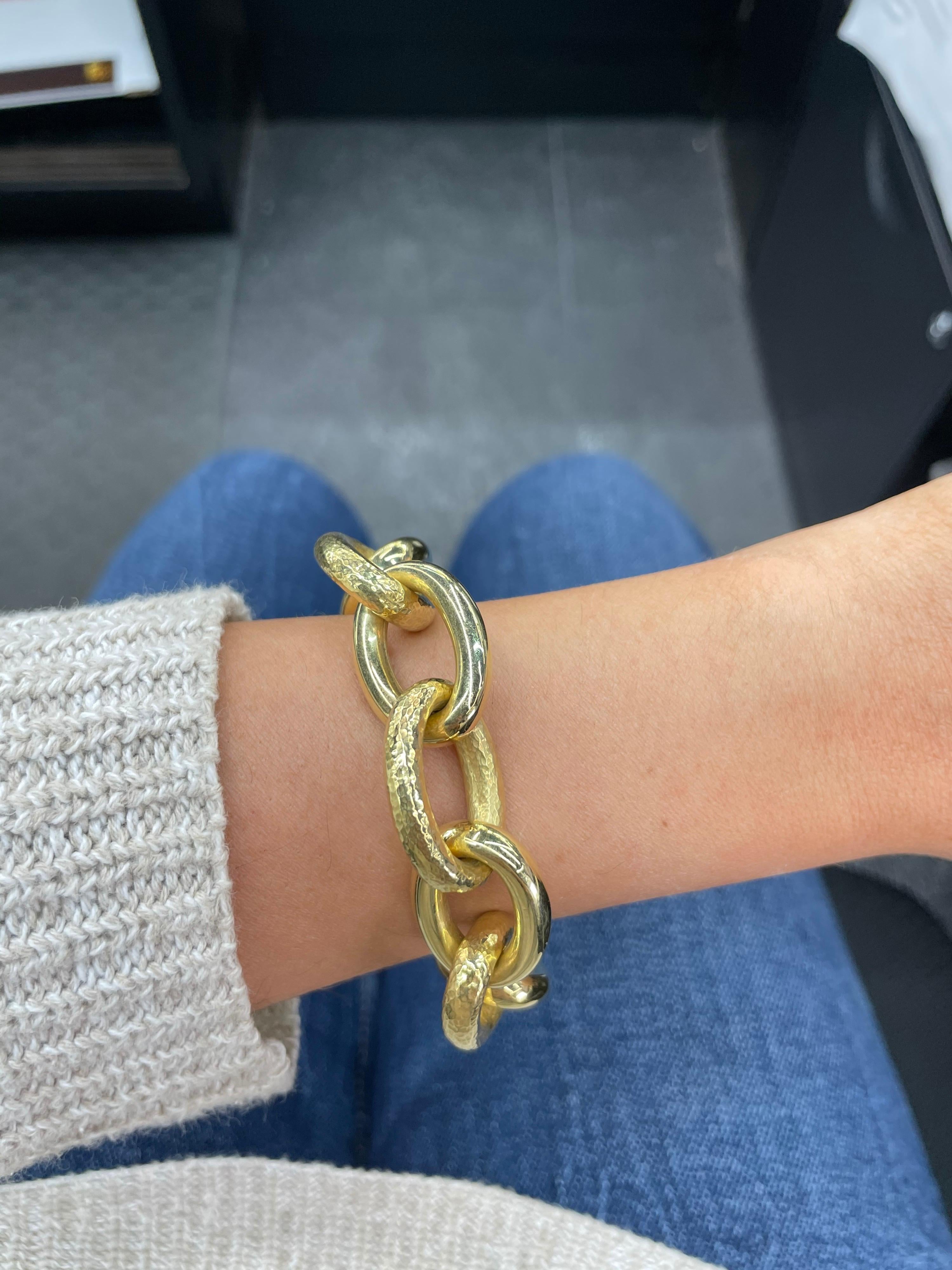 Women's 18 Karat Yellow Gold Hammered & High Polished Oval Link Bracelet 46.1 Grams For Sale
