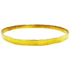 18 Karat Yellow Gold Hammered Skinny Bangle