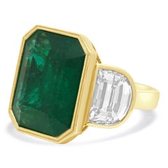 18 Karat Yellow Gold Hana Emerald & Diamond Ring