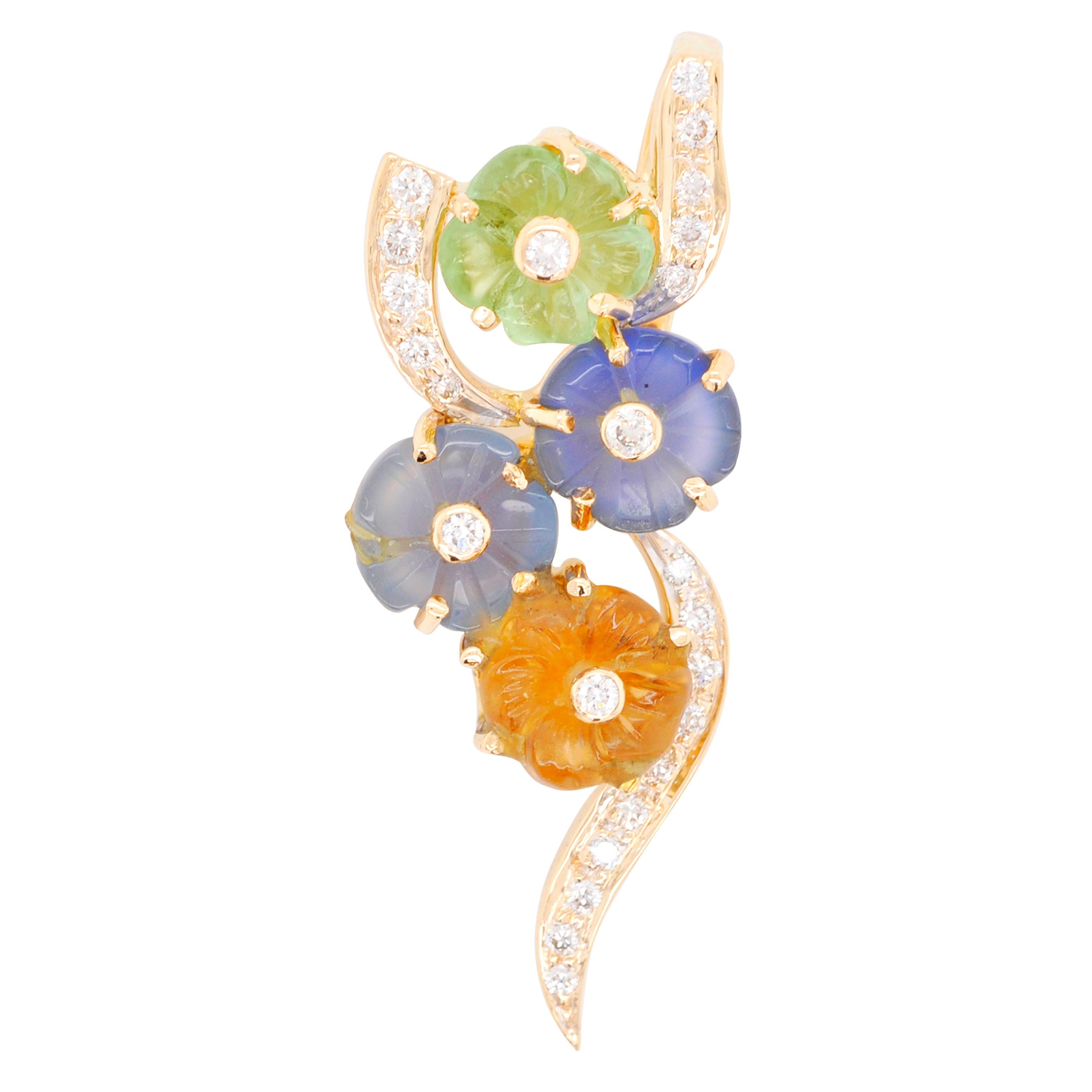 18 Karat Gelbgold Handgeschnitzte Halskette mit Chalcedon-Blumen-Diamant-Anhänger