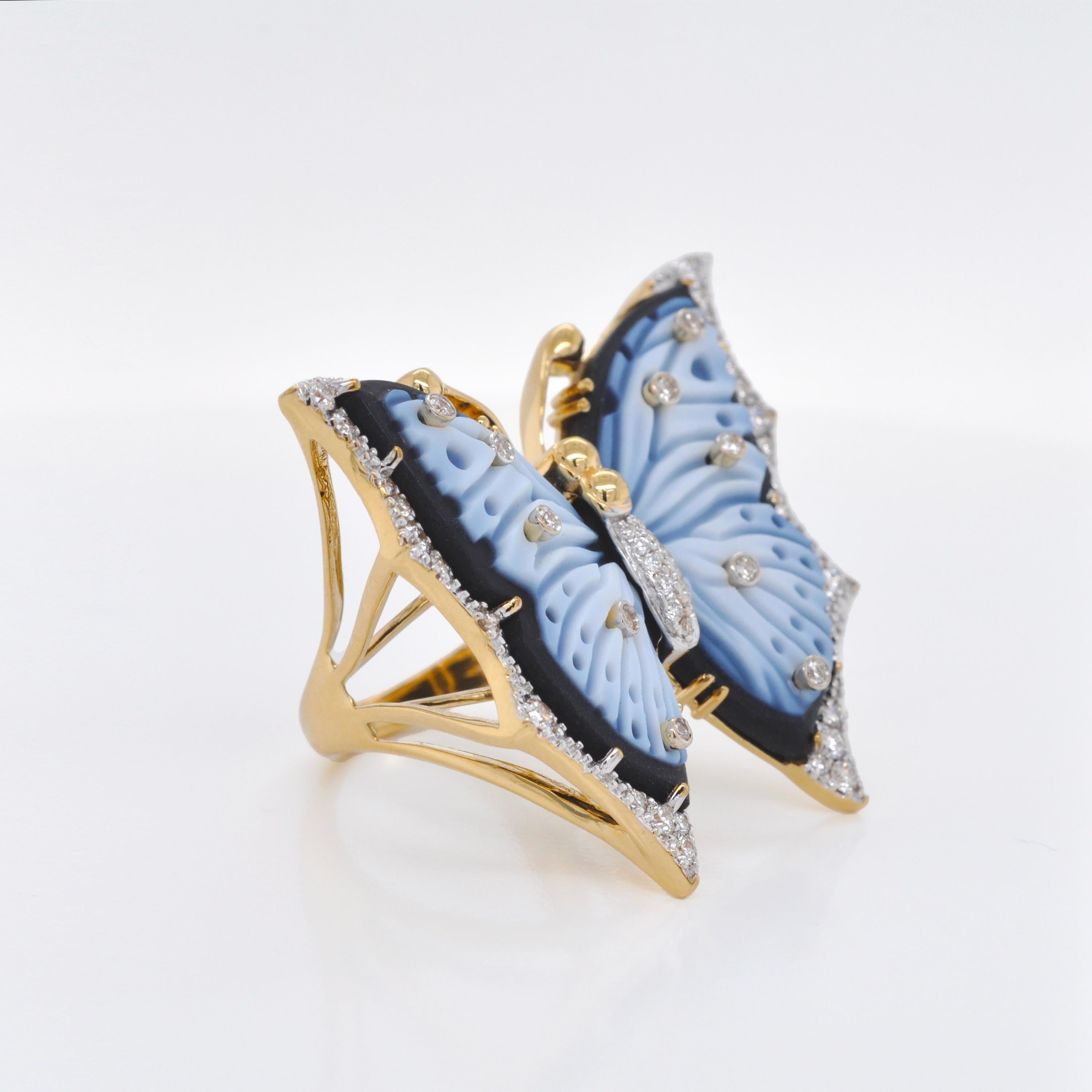 Contemporary 18 Karat Yellow Gold Hand-Carved Natural Agate Butterfly Diamond Cocktail Ring For Sale