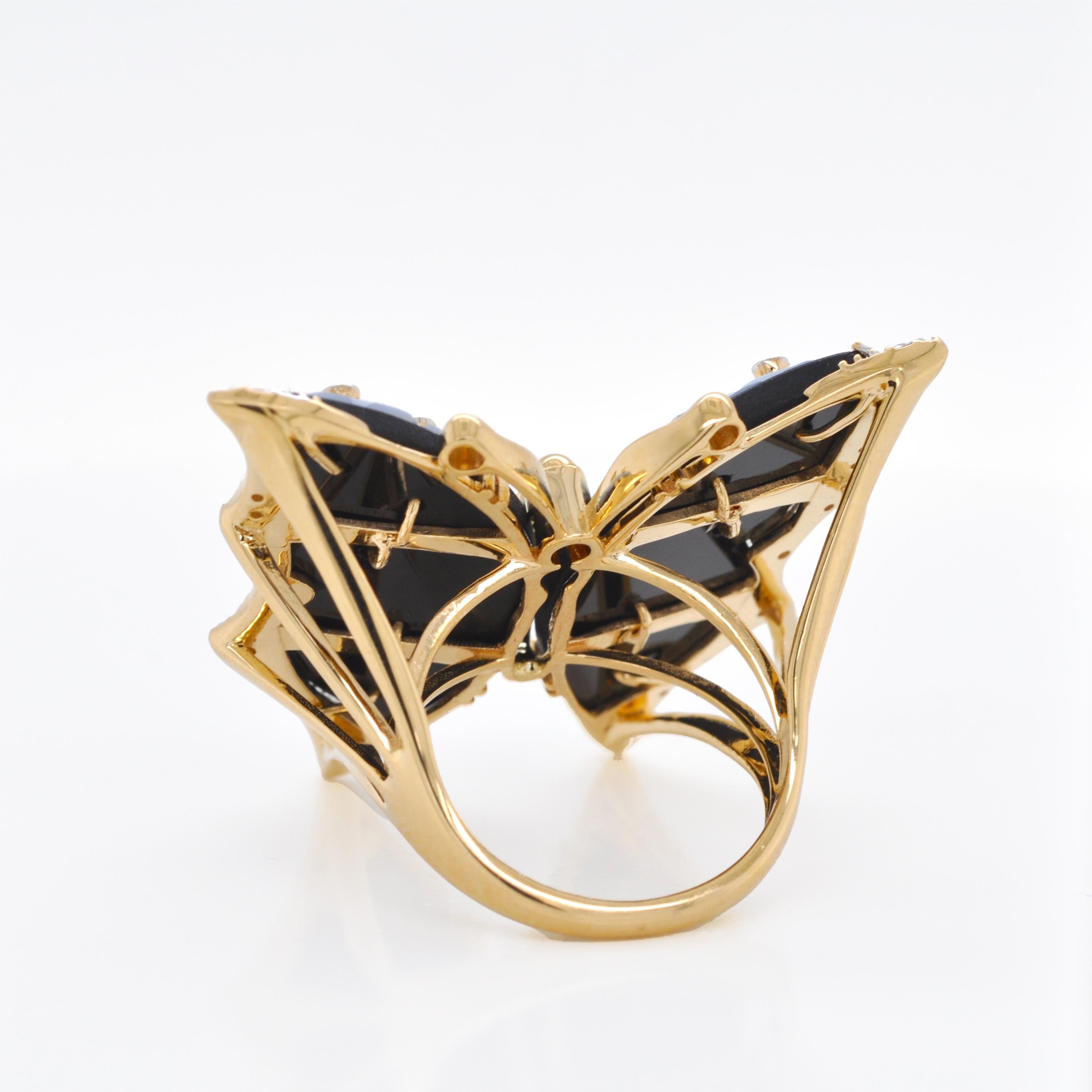 Mixed Cut 18 Karat Yellow Gold Hand-Carved Natural Agate Butterfly Diamond Cocktail Ring For Sale