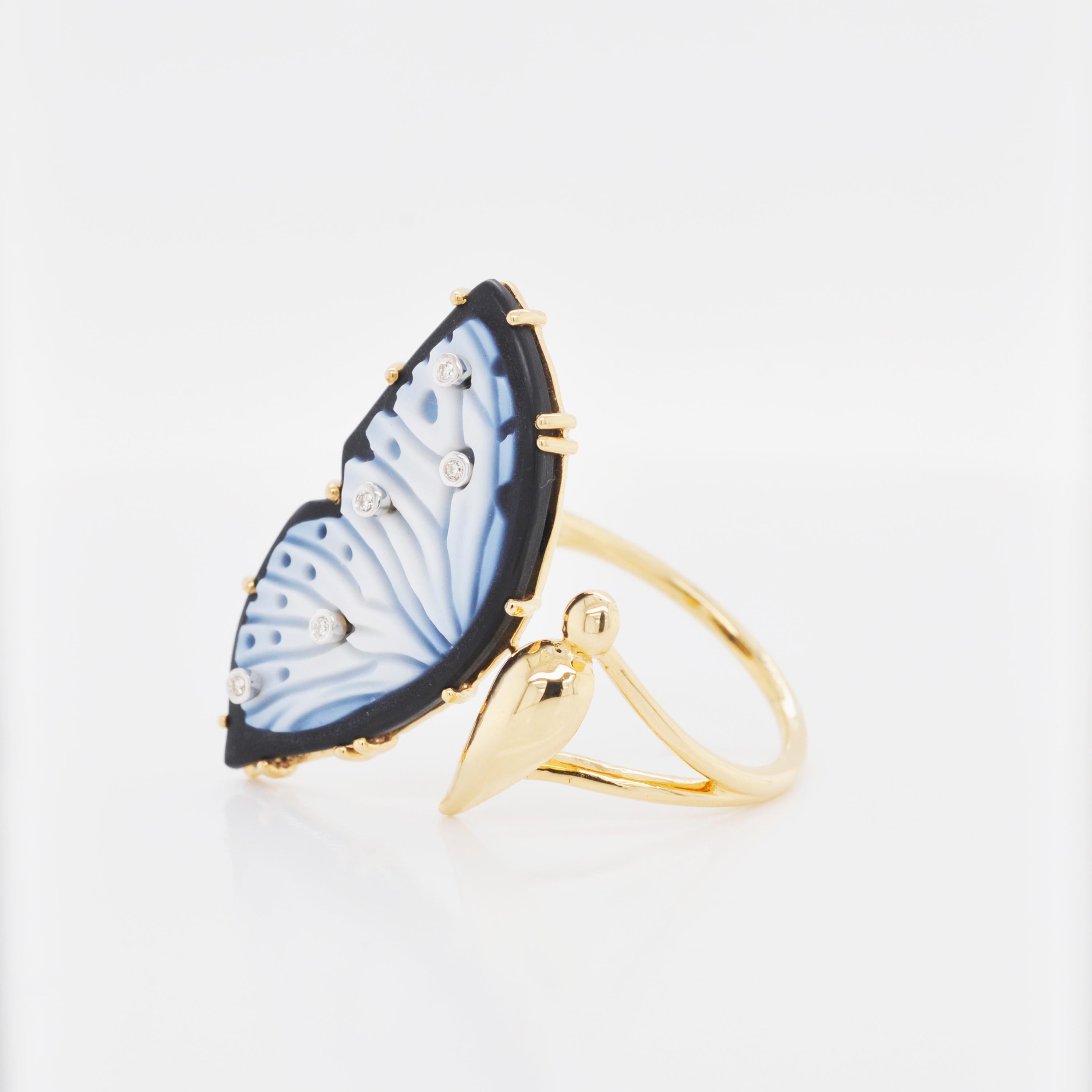 Mixed Cut 18 Karat Yellow Gold Hand-Carved Natural Agate Butterfly Diamond Ring For Sale