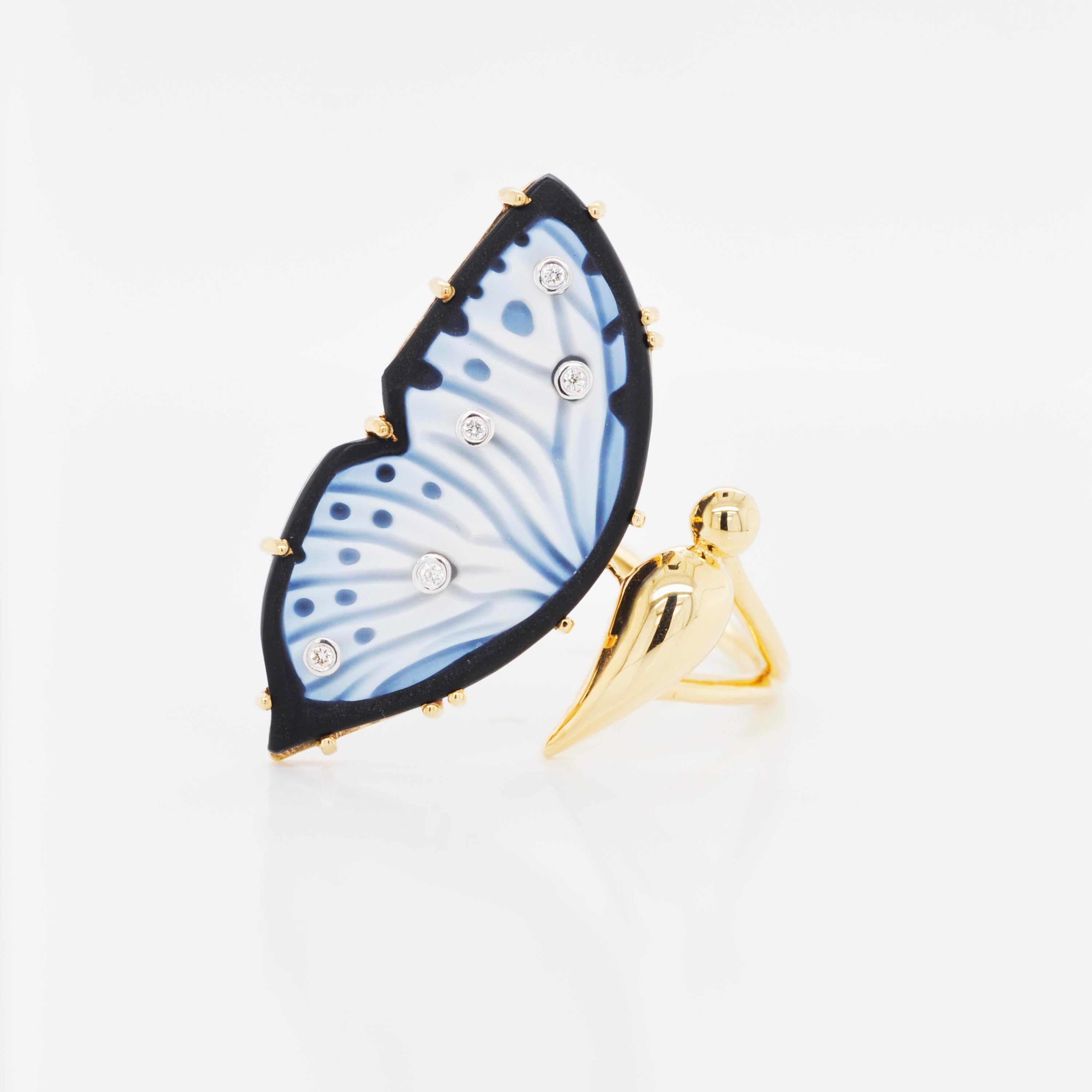 18 Karat Yellow Gold Hand-Carved Natural Agate Butterfly Diamond Ring In New Condition For Sale In Jaipur, Rajasthan