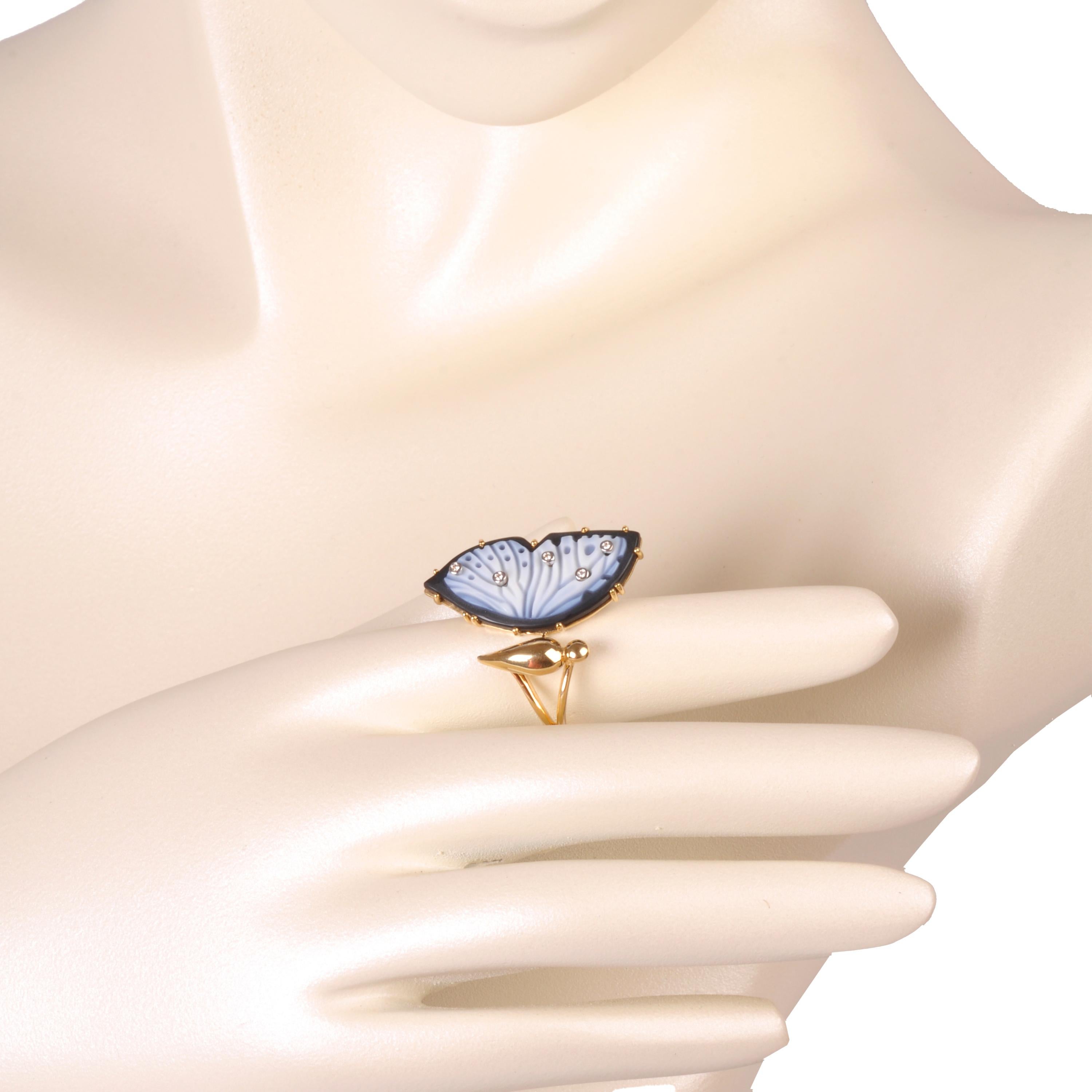 18 Karat Yellow Gold Hand-Carved Natural Agate Butterfly Diamond Ring For Sale 3