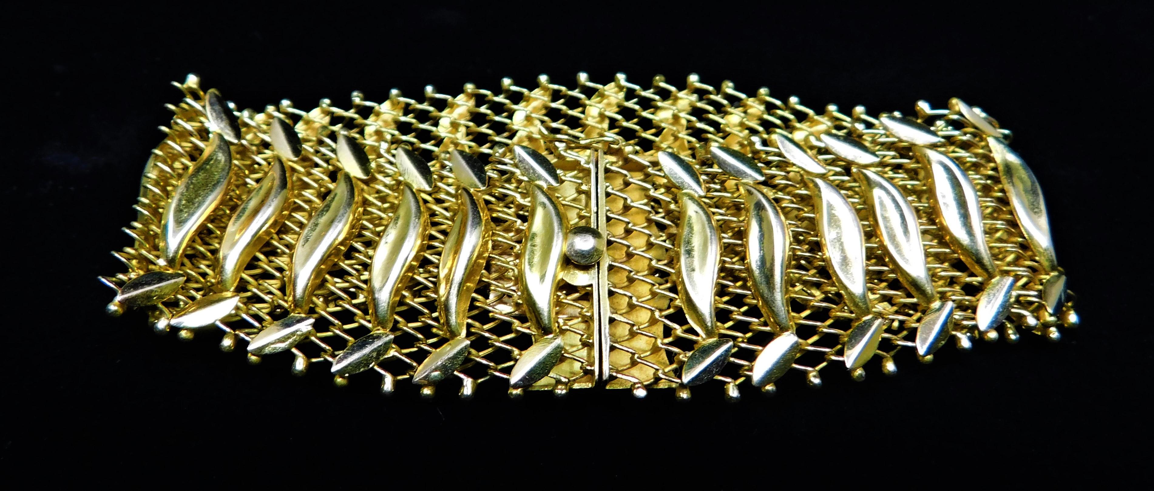 18-Karat Yellow Gold Handmade Bracelet For Sale 7