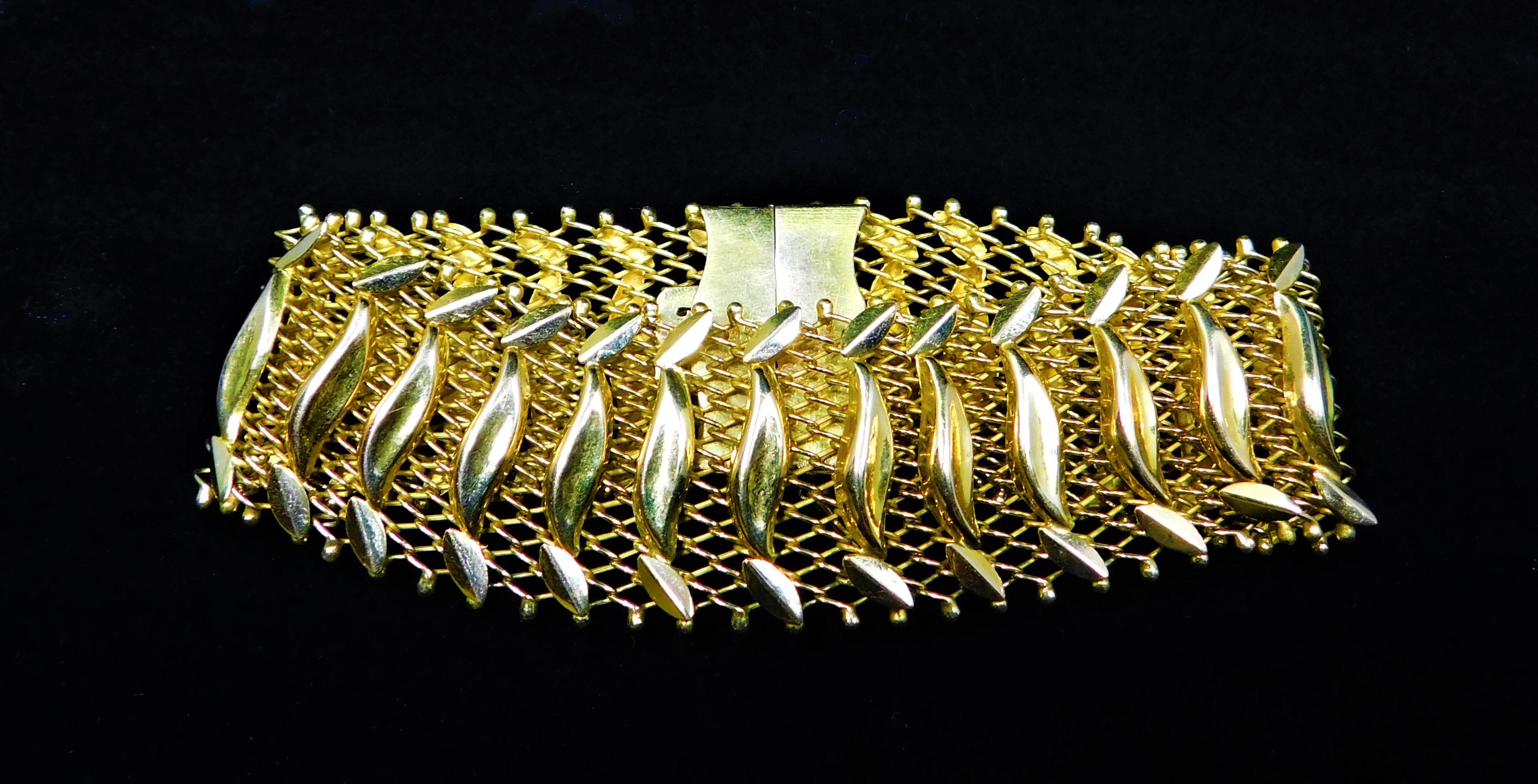 18-Karat Yellow Gold Handmade Bracelet In Good Condition For Sale In Hamilton, Ontario